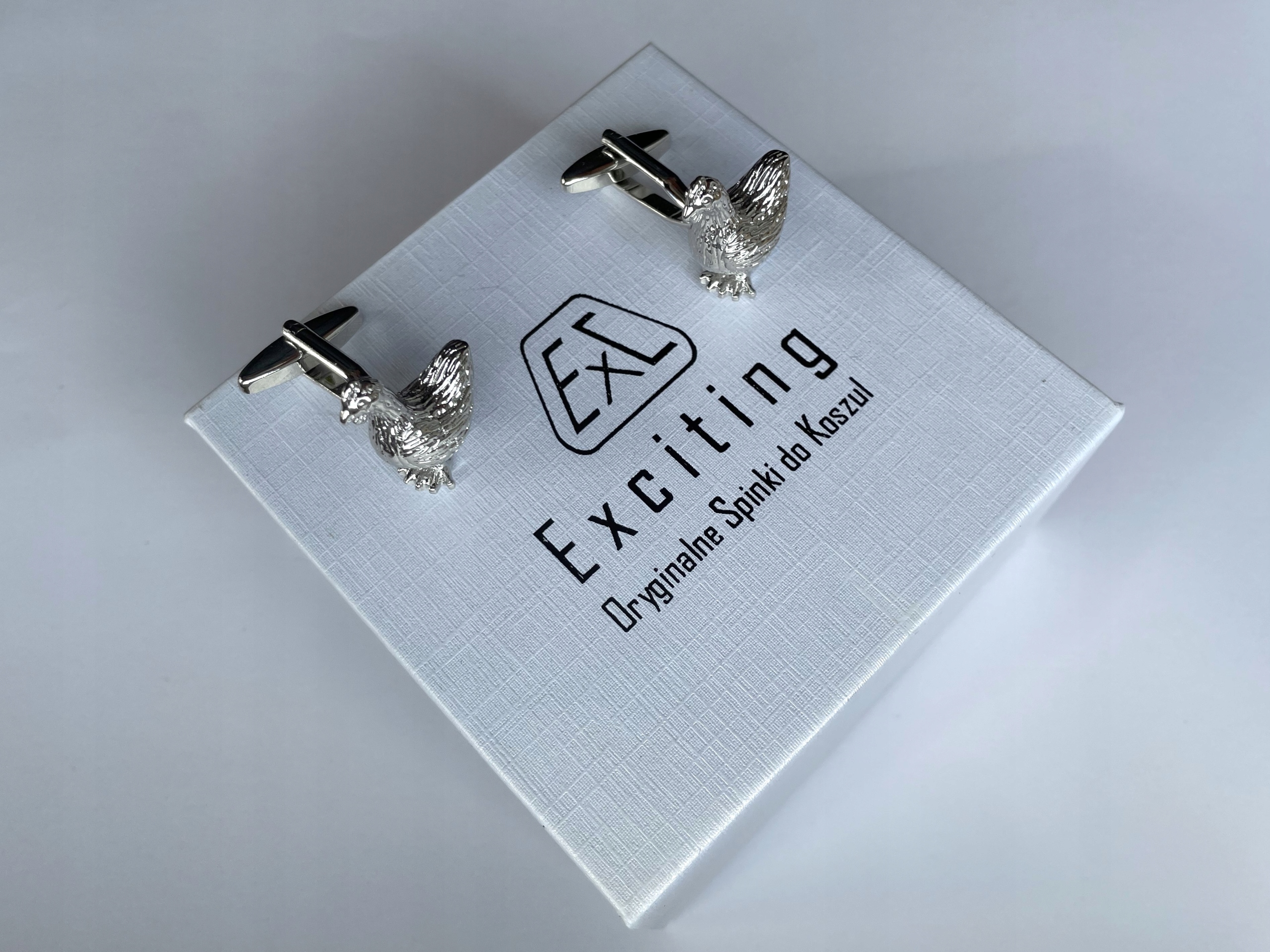 Manžetové knoflíčky Exc Kura Slepička snášející zlatá vejce v bílém Pouzdro