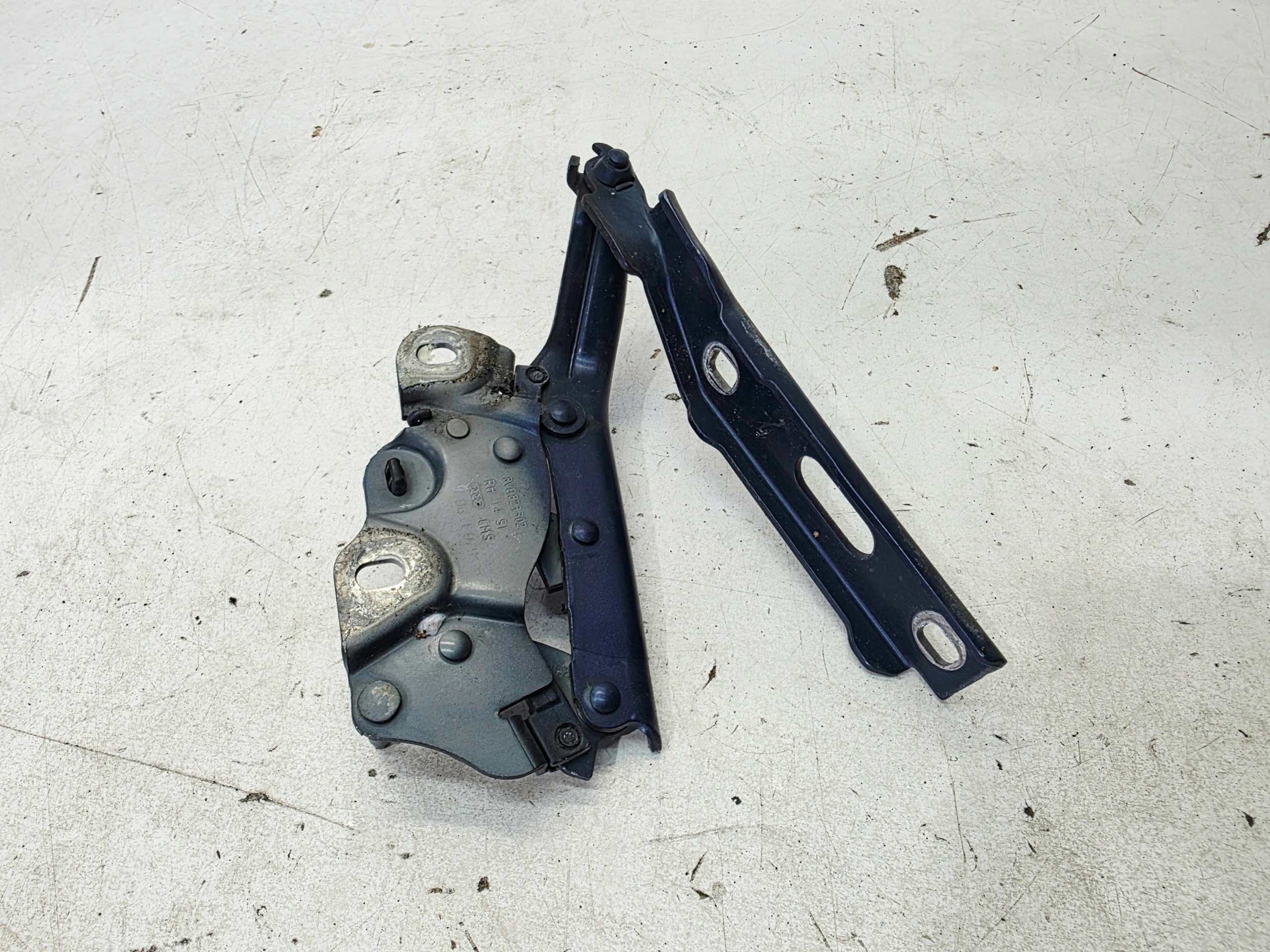 hinge bonnets right AUDI A3 8V LIFT 8V0823302F