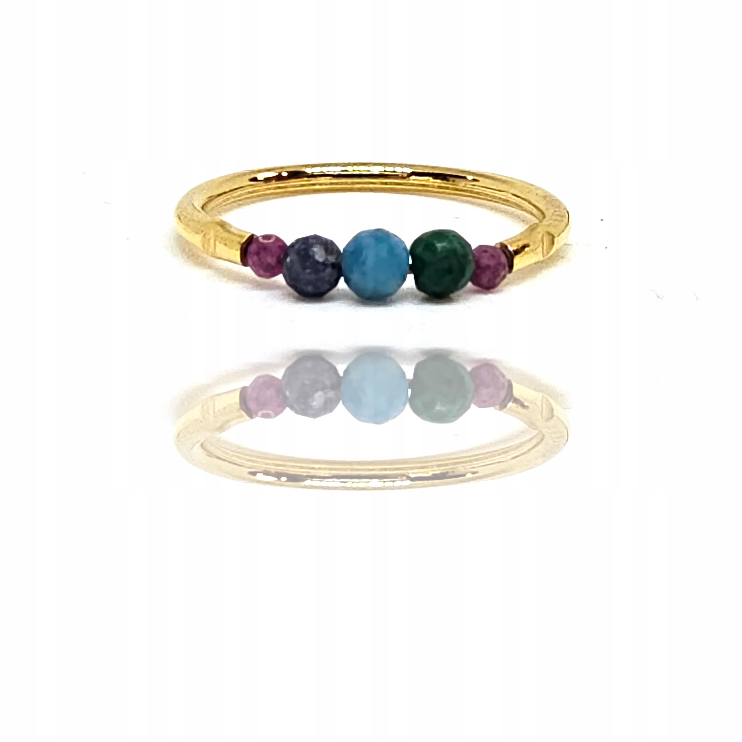 Zlatý prstýnek s přírodními rubíny apatitem malachitem a safírem 585