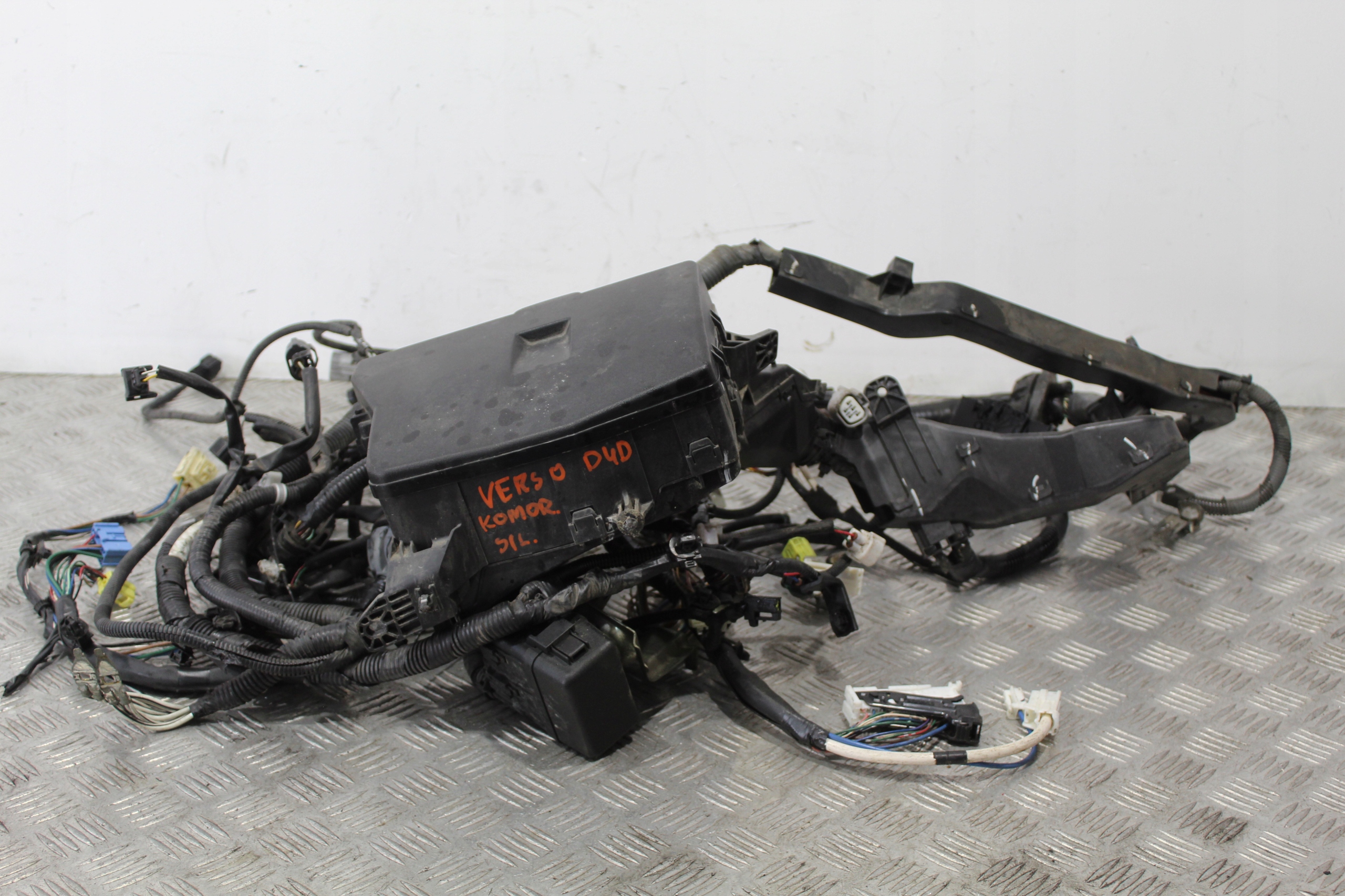 bundle electrical KOMORY of the engine TOYOTA VERSO