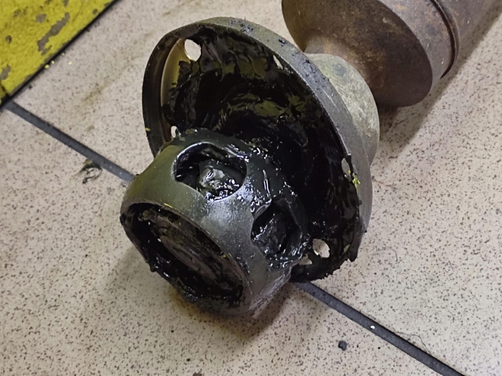 AUDI A6 C5 2.4 cardan 4B0521106B