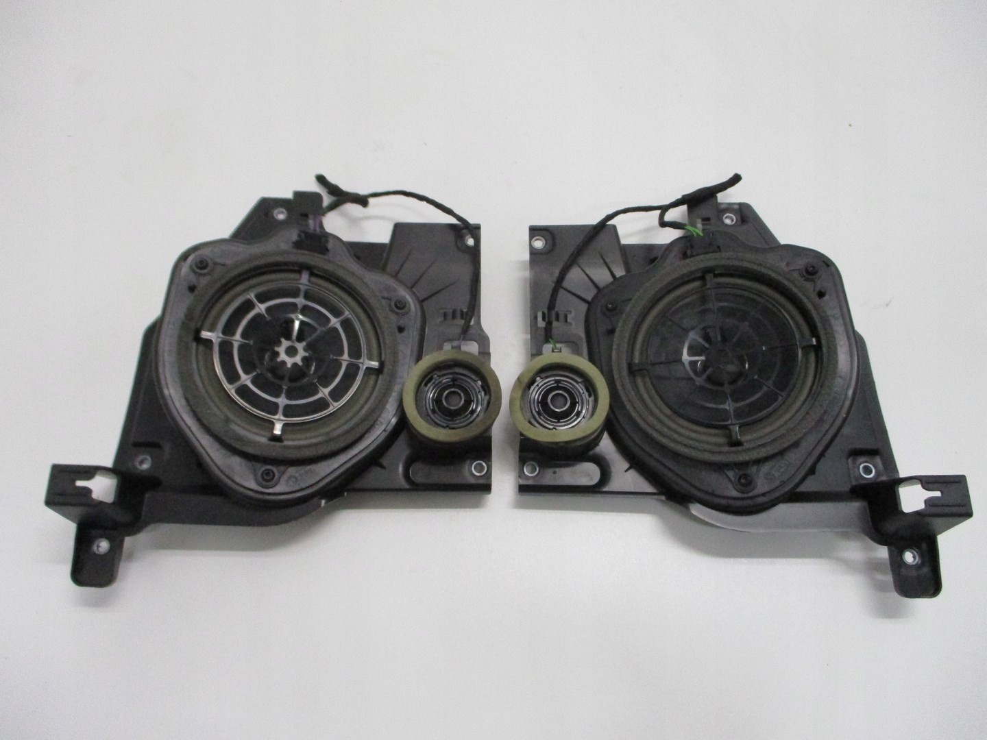 Динамик AUDI TT 8S0 15R 8S0035242A задний