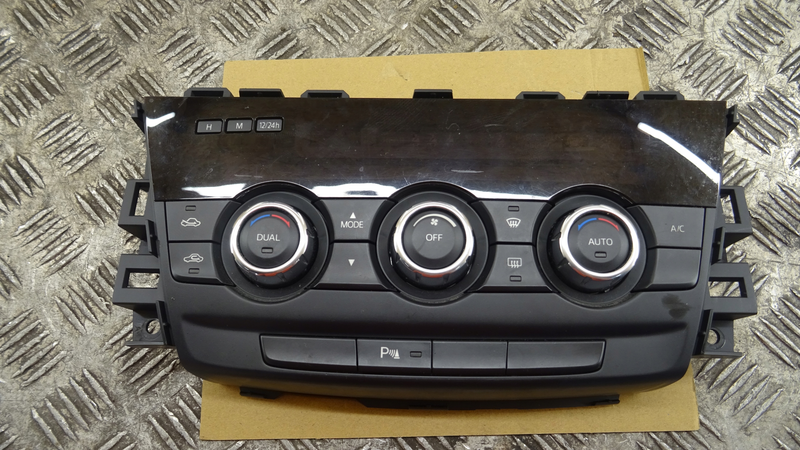 Mazda OE K4000 PANEL klimatizaci MAZDA 6 GJ