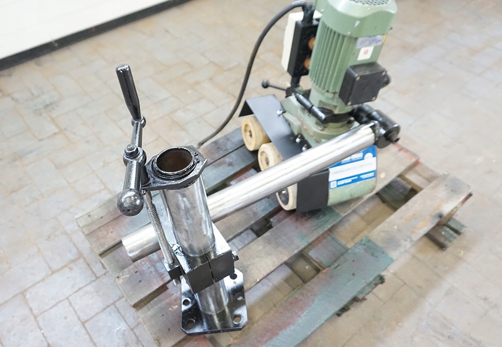 POSUW DO FREZARKI SIM 3-ROLKI 8-BIEGÓW silnik:0,85kW + STATYW Ilość rolek 3