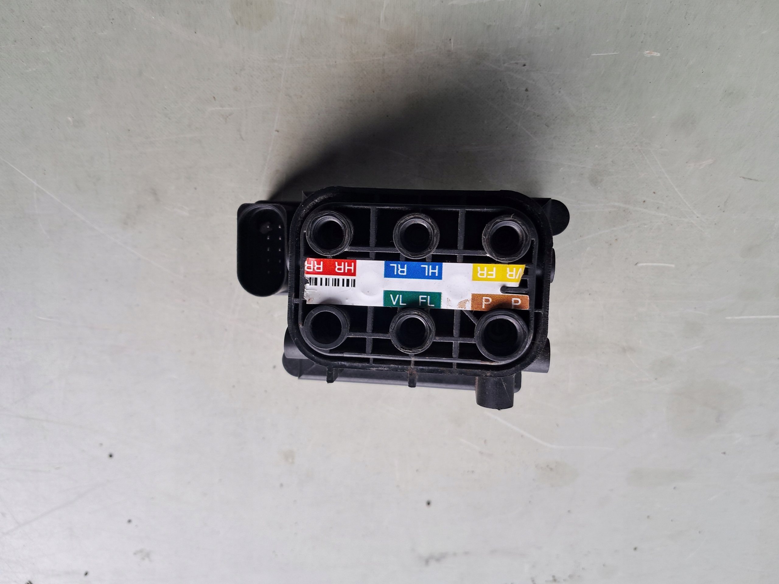 ZAWÓR ROZDZIELACZ ZAWIESZENIA AIRMATIC MERCEDES S W222 13- A0993200058