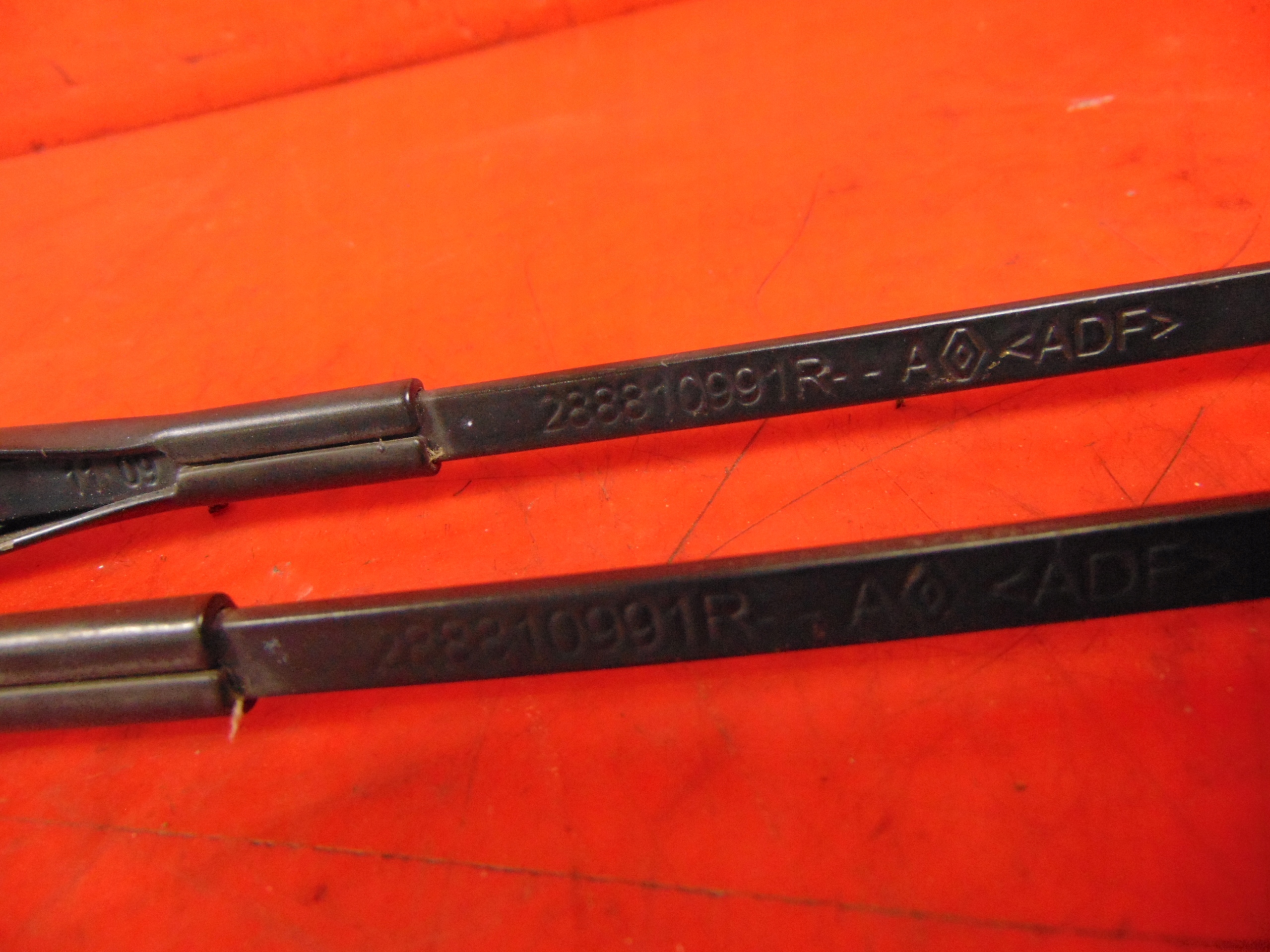 SANDERO 1 and wiper arm right left front KPL