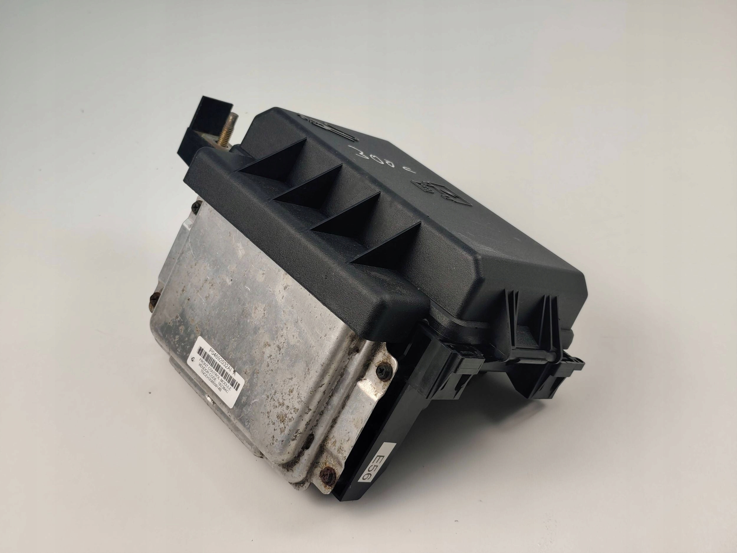 блок предохранителей модуль управления CHRYSLER 300 - 300C P05087269AJ