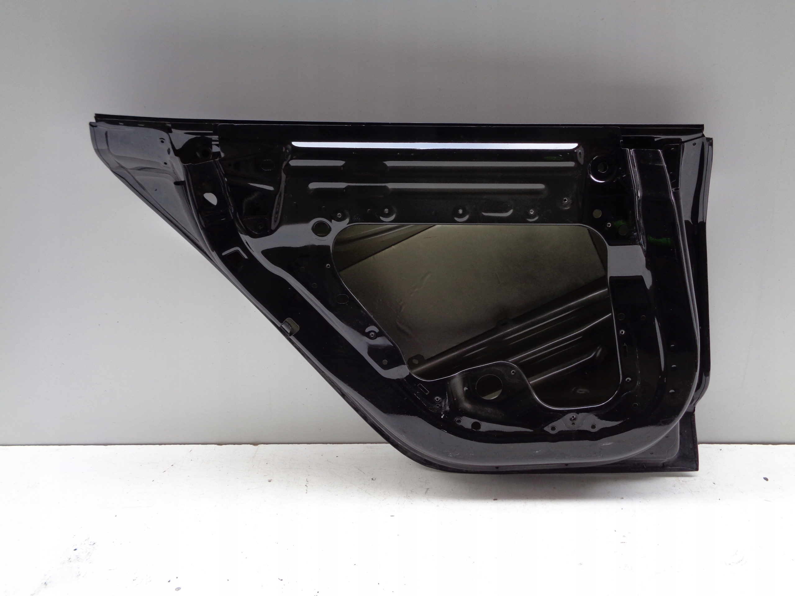 door left rear. TESLA MODEL 3 17- NR 50153