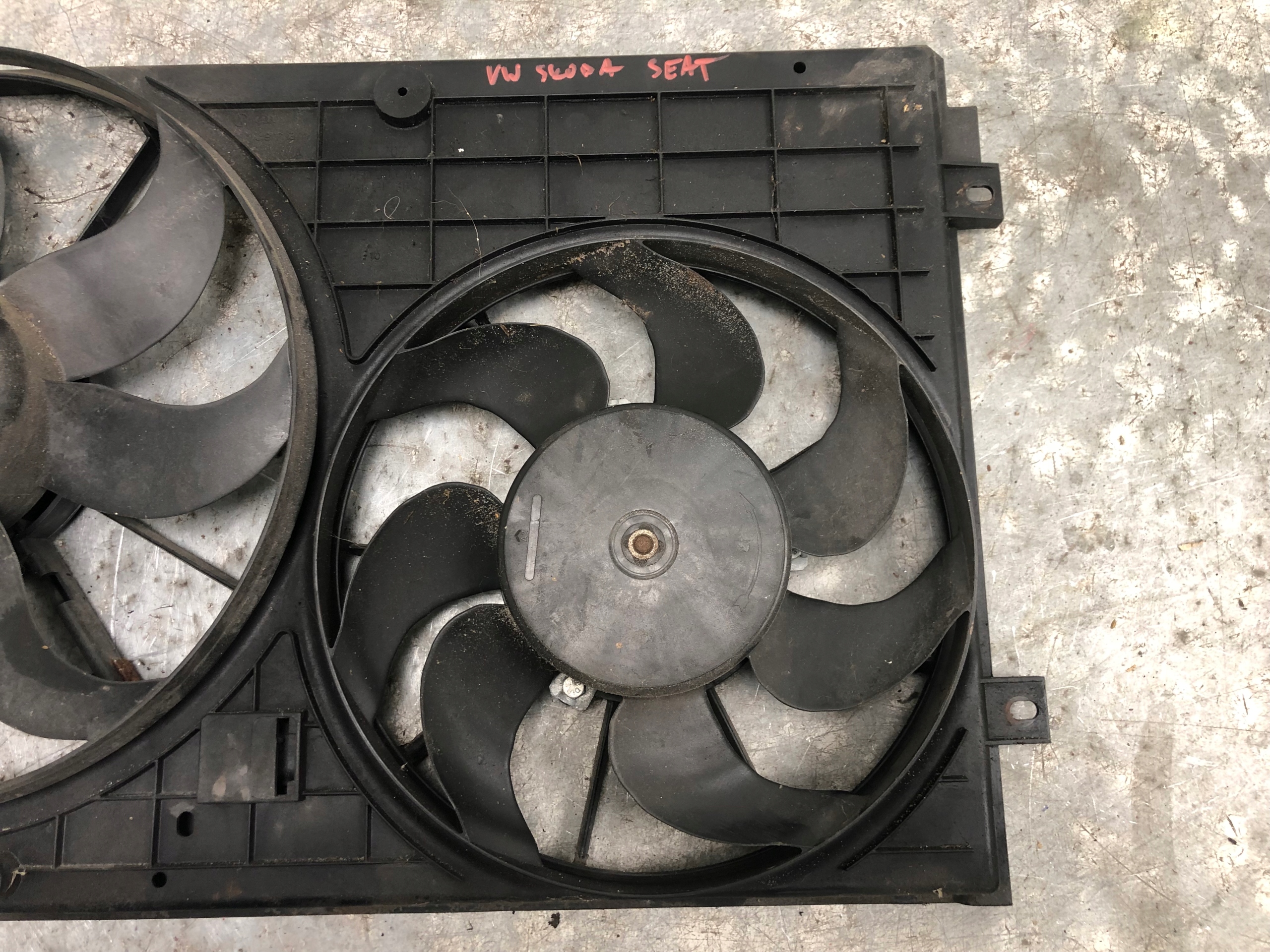 vrtule ventilátor chladiče VW SKODA AUDI 1K0121207BB