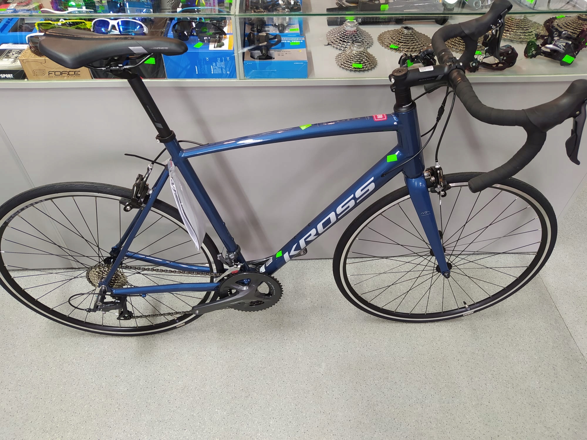 KROSS VENTO 2.0, RAMA 23" XL, KOŁA 28" Materiał ramy aluminium