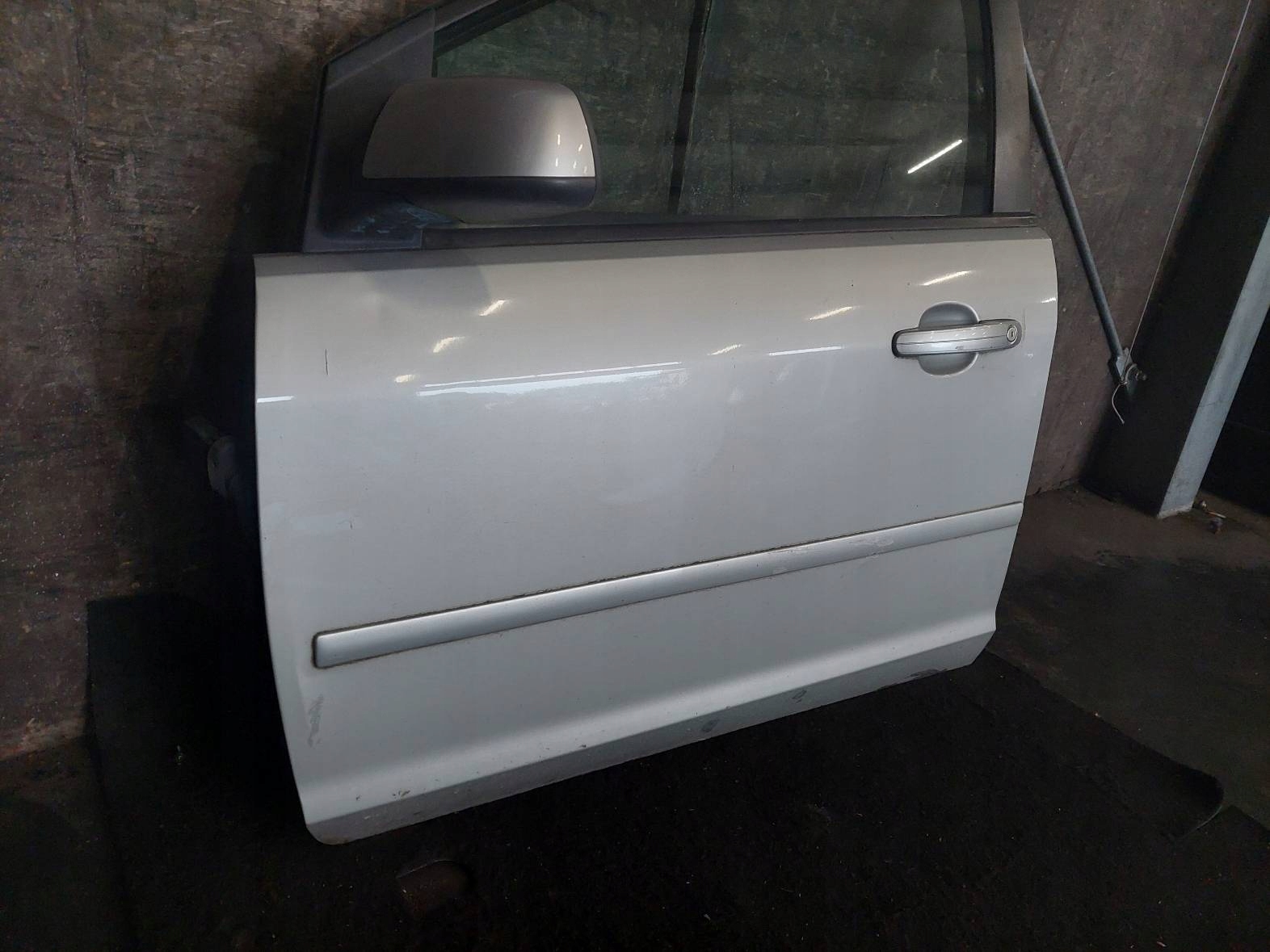 door complete left front FORD FOCUS MK2 03 HB 5D