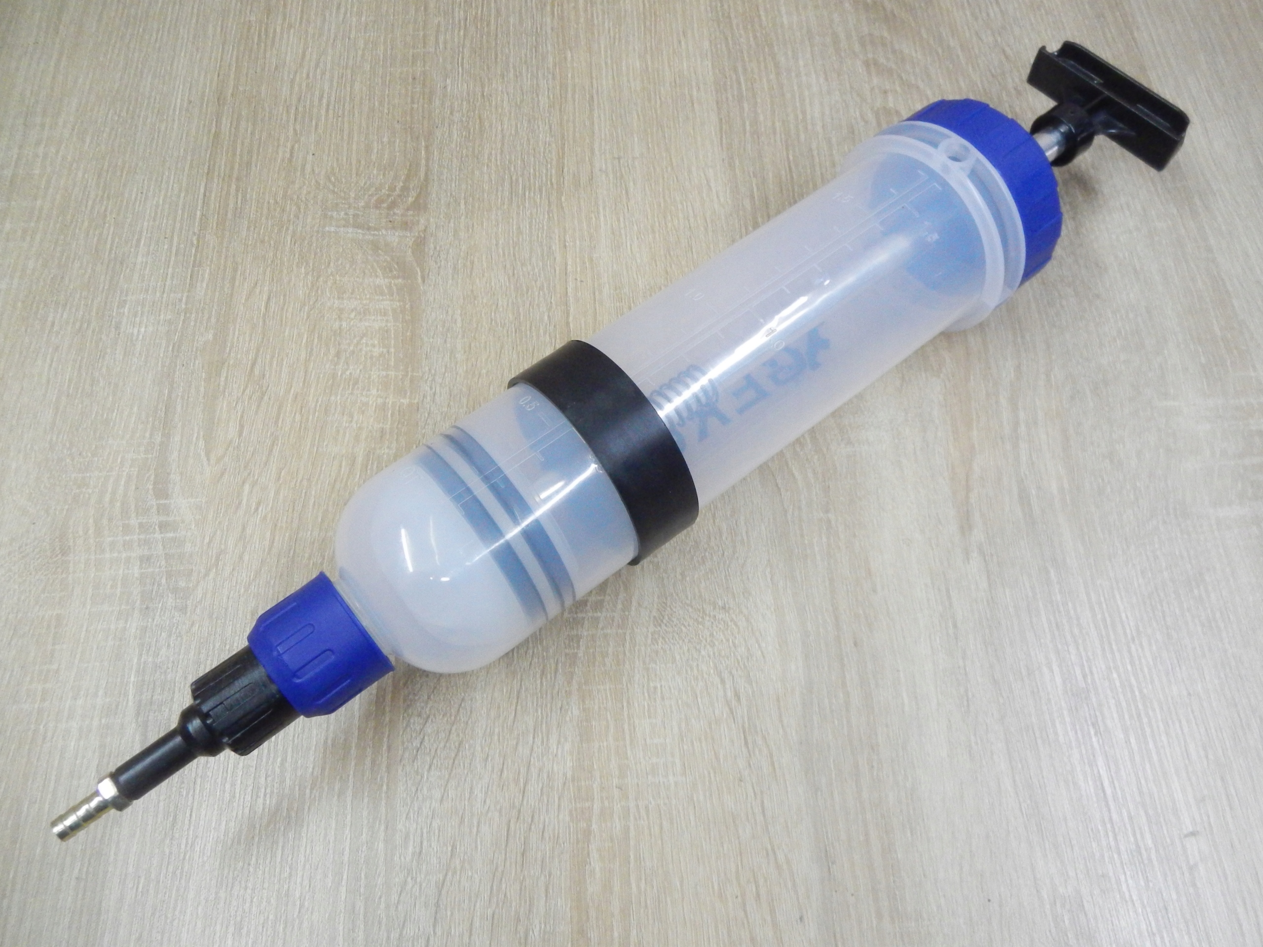 Odciagarka Odsysarka Strzykawka do oleju 1 5L Producent code T1261