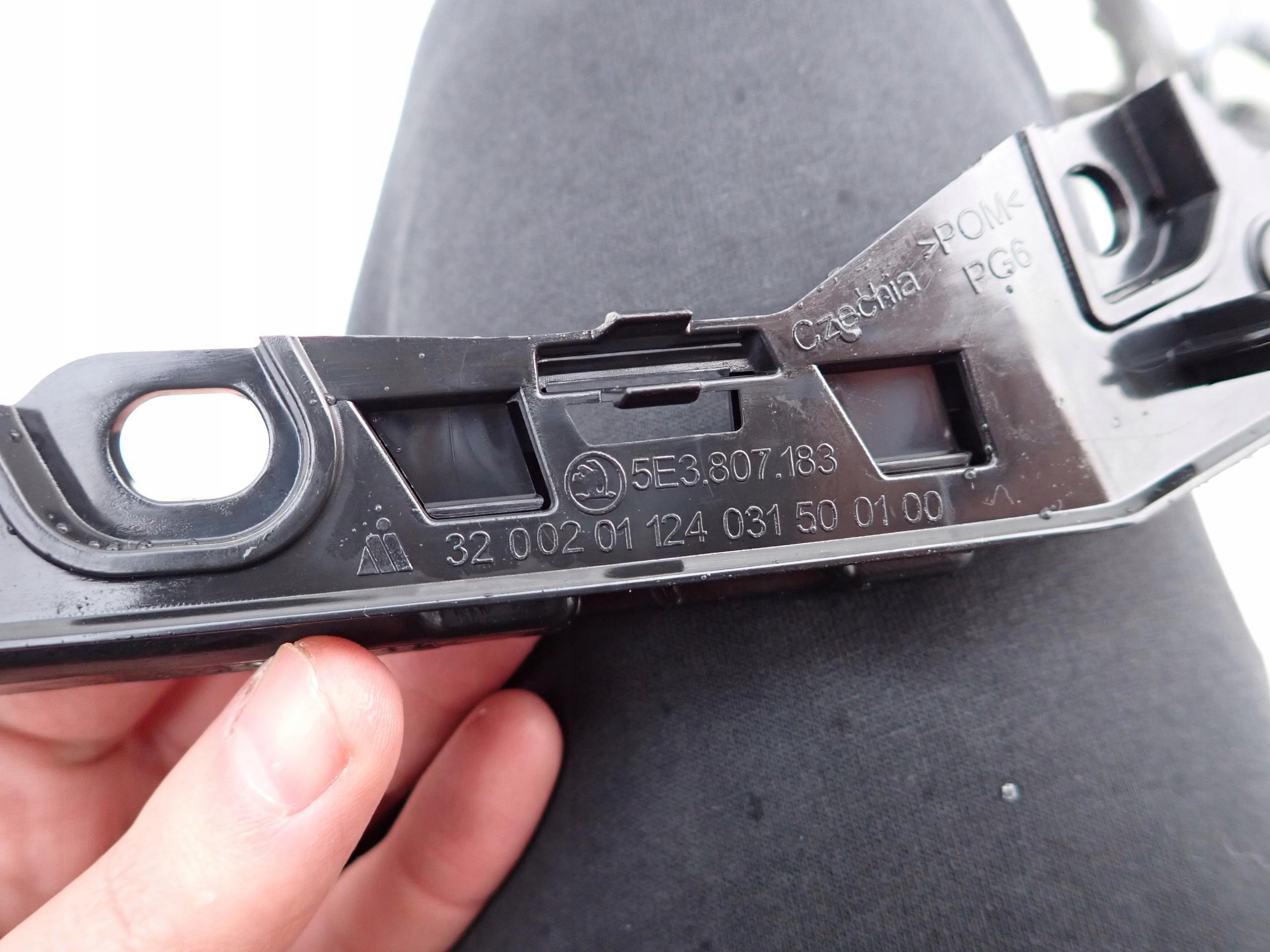 SKODA OCTAVIA IV 19- bumper bracket right front