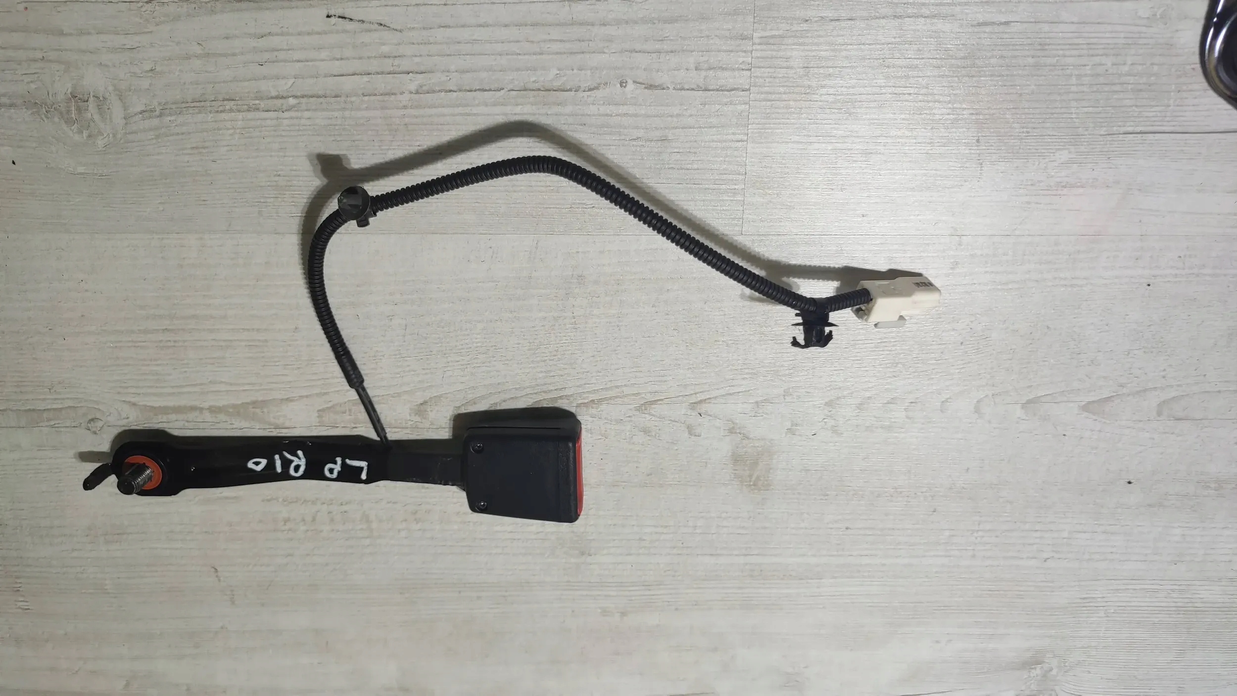 KIA Rio IV 18r front side left Klamra supports safety