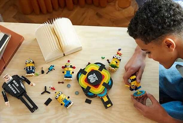 75582 - LEGO Minionki - Gru i minionki z klocków Liczba elementów 839 szt.