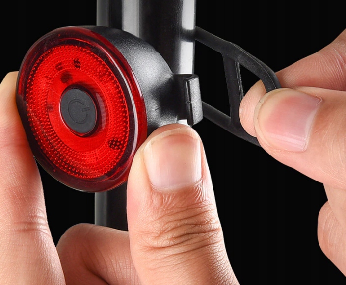 LAMPKA NA ROWER TYŁ ROWEROWA TYLNA LED DO ROWERU Liczba trybów świecenia 4