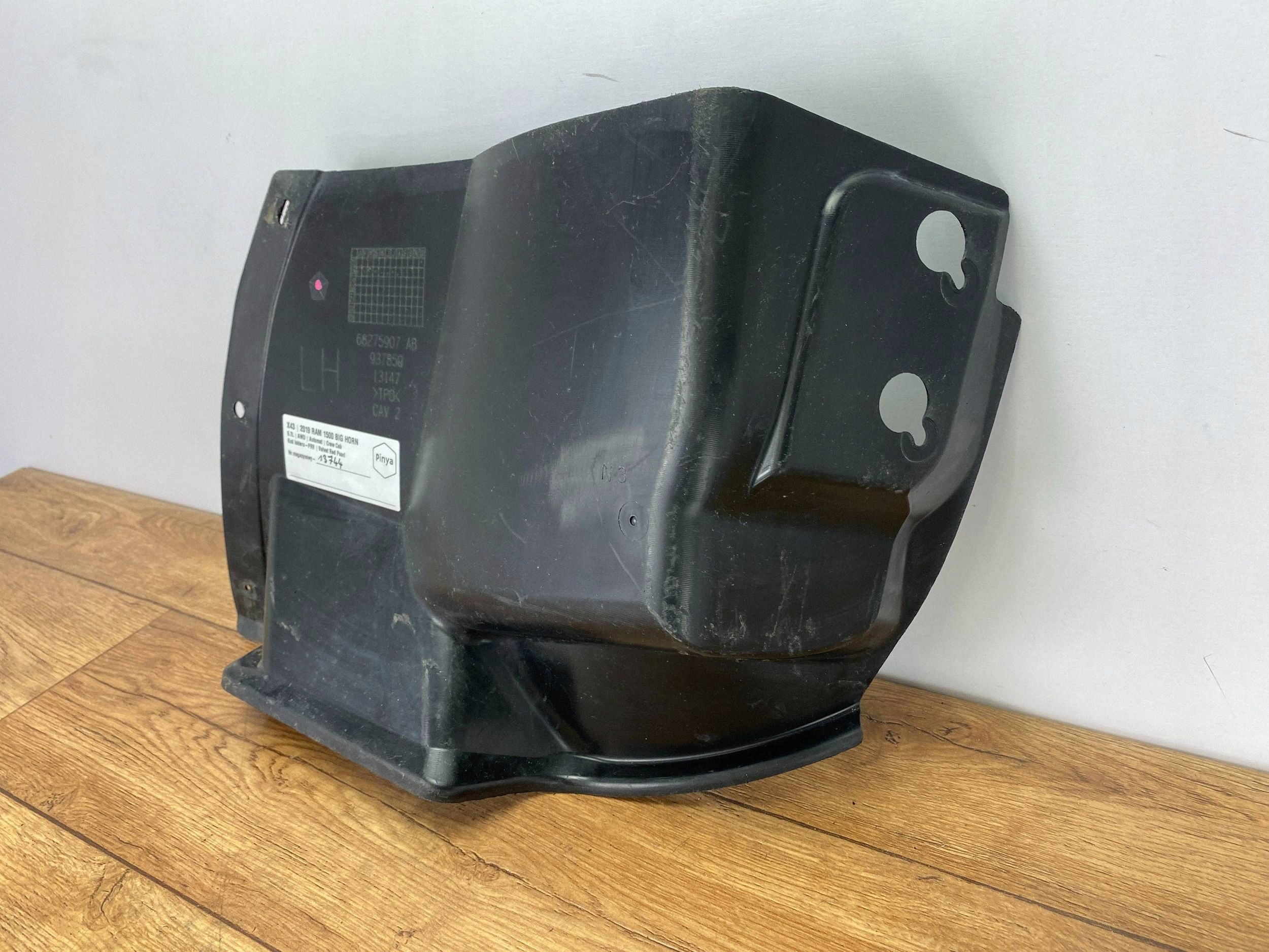 mudguard front left Ram 1500 DT 2019+
