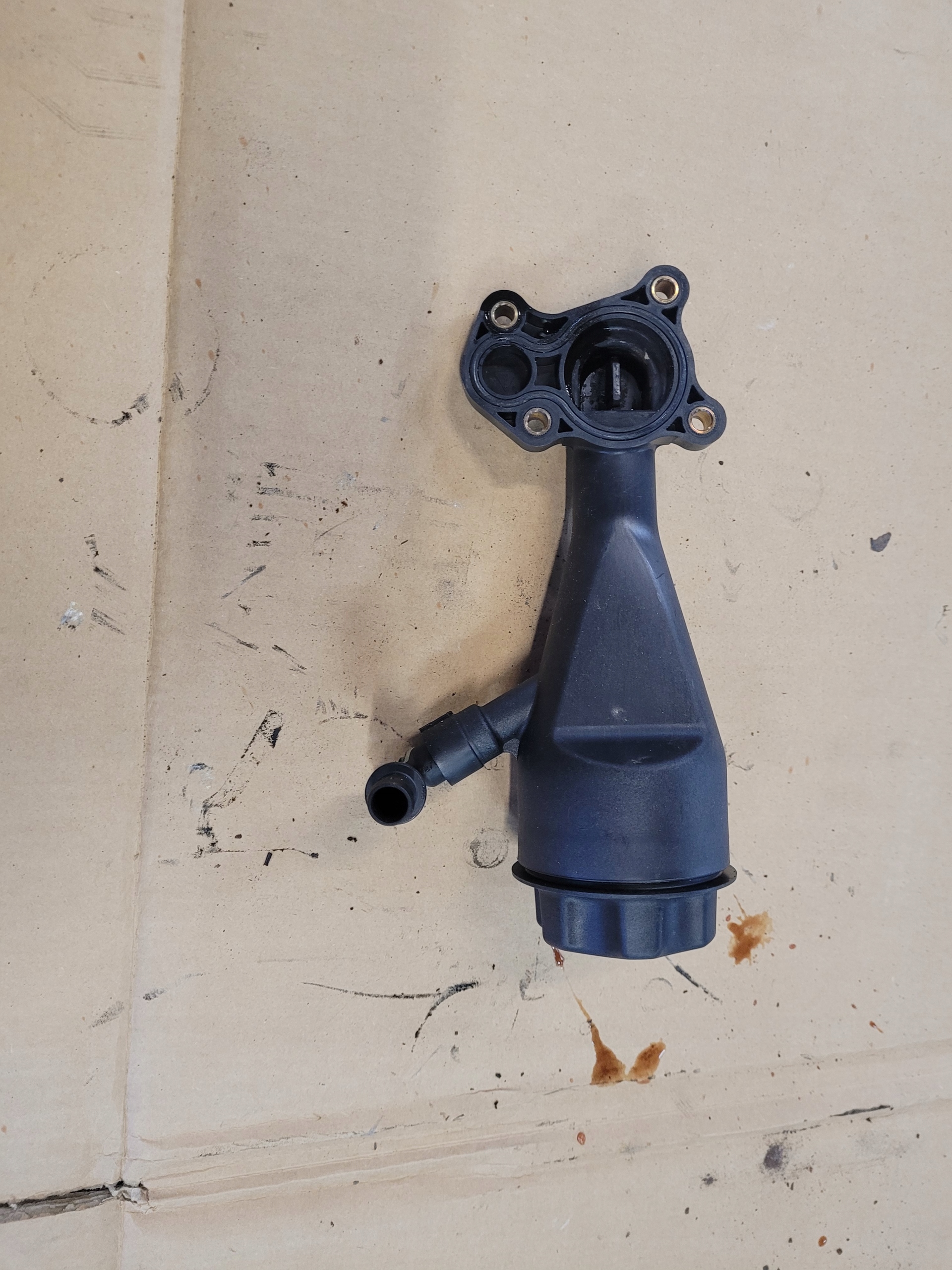 29432 - Jeep Cherokee KJ 3.7 02-07 масляний наповнювач двигуна