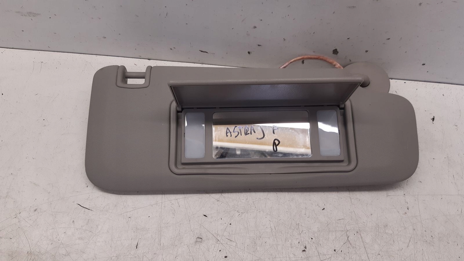 visor przeciwsloneczny right Opel Astra J kombi 1,4T