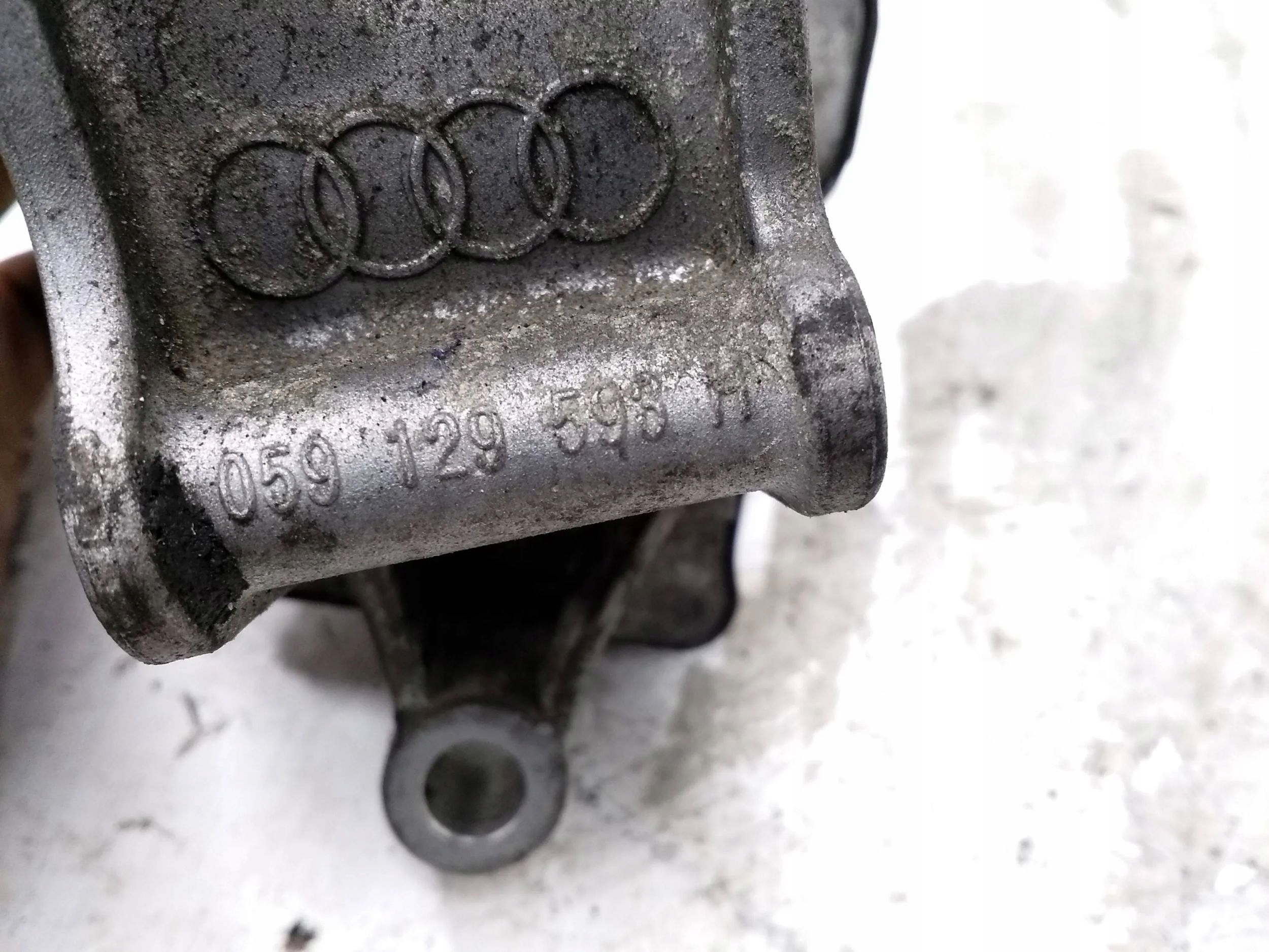 Audi Q5 SQ5 2013 клапан