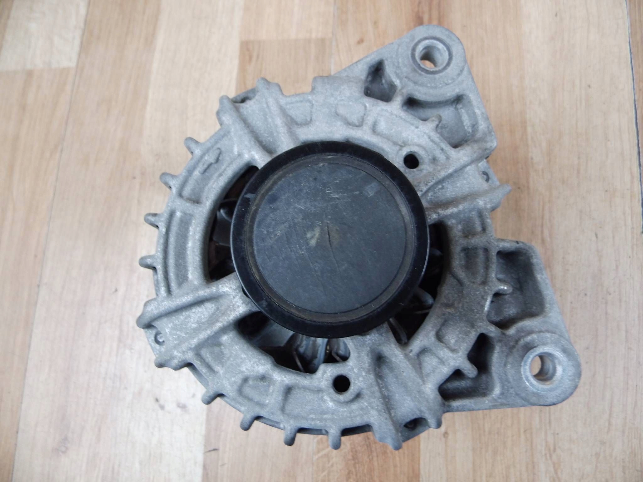 Nissan X-Trail T32 1.6 BENZ alternator 231004PA0A-E