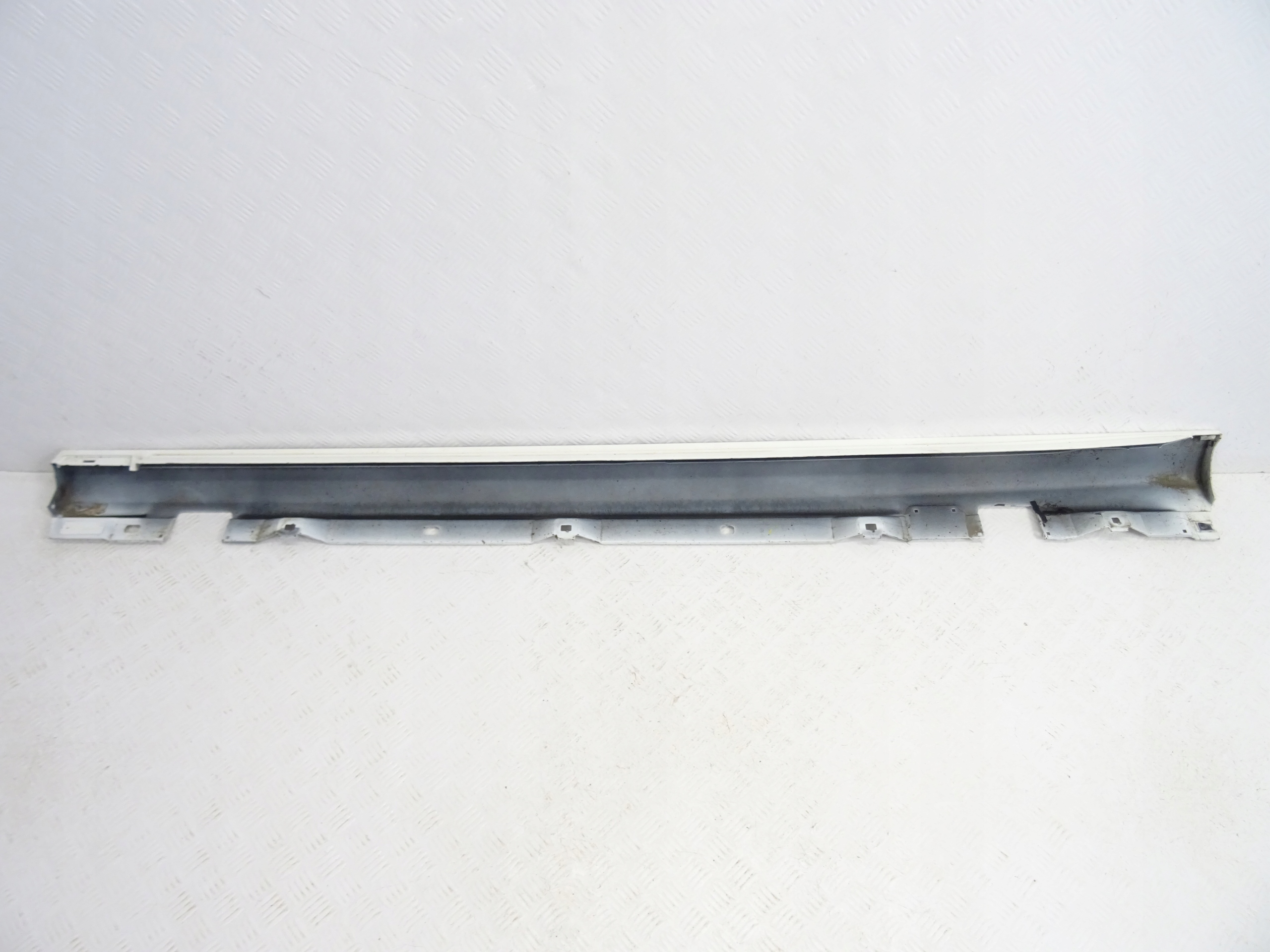 Mercedes A-Klasa 177 moulding threshold right