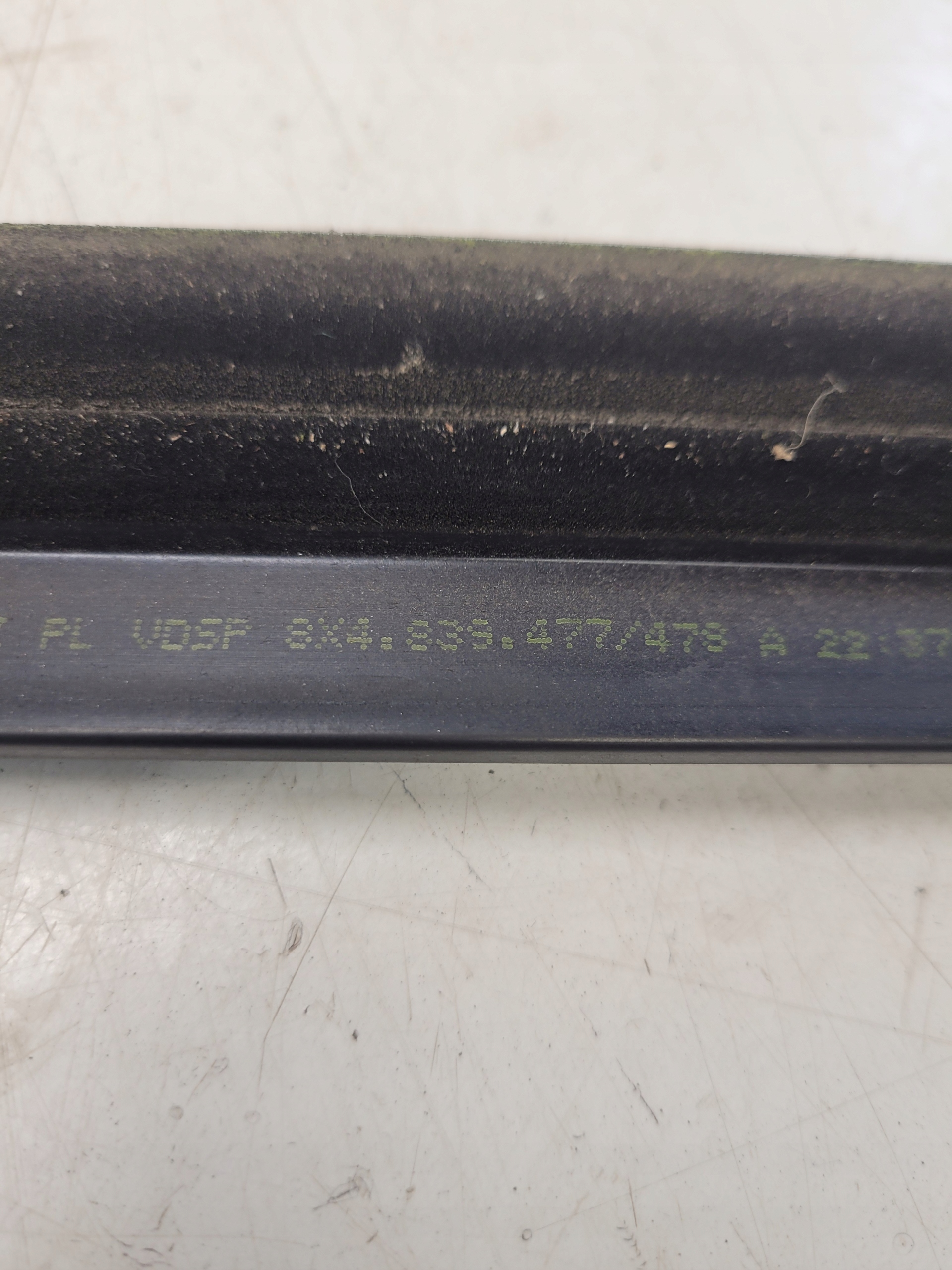 moulding MAT door left rear part AUDI A1 8X4839477