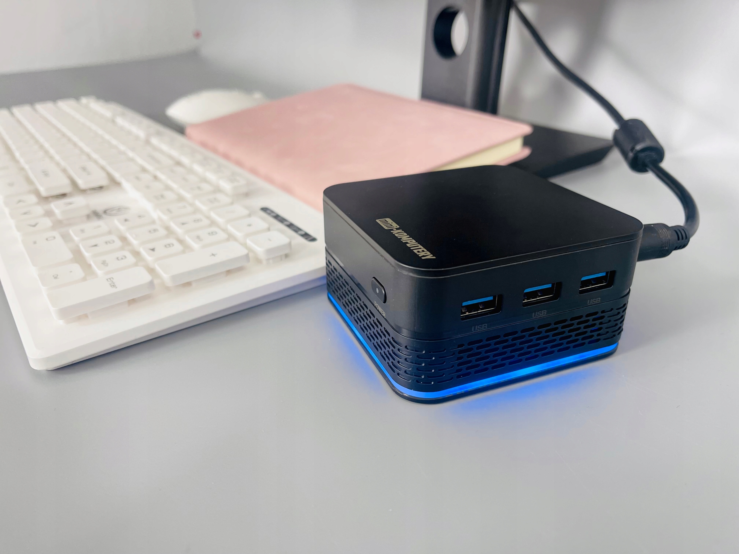 Mini komputer 12TH Intel N97, SSD 512GB, RAM 16GB, 3x HDMI 4K,LED,MK-N97-T9 - Sklep, Opinie, Cena w Allegro.pl Mini komputer 12TH Intel N97, SSD 512GB, RAM 16GB, 3x HDMI 4K,LED,MK-N97-T9 - Sklep, Opinie, Cena w Allegro.pl
