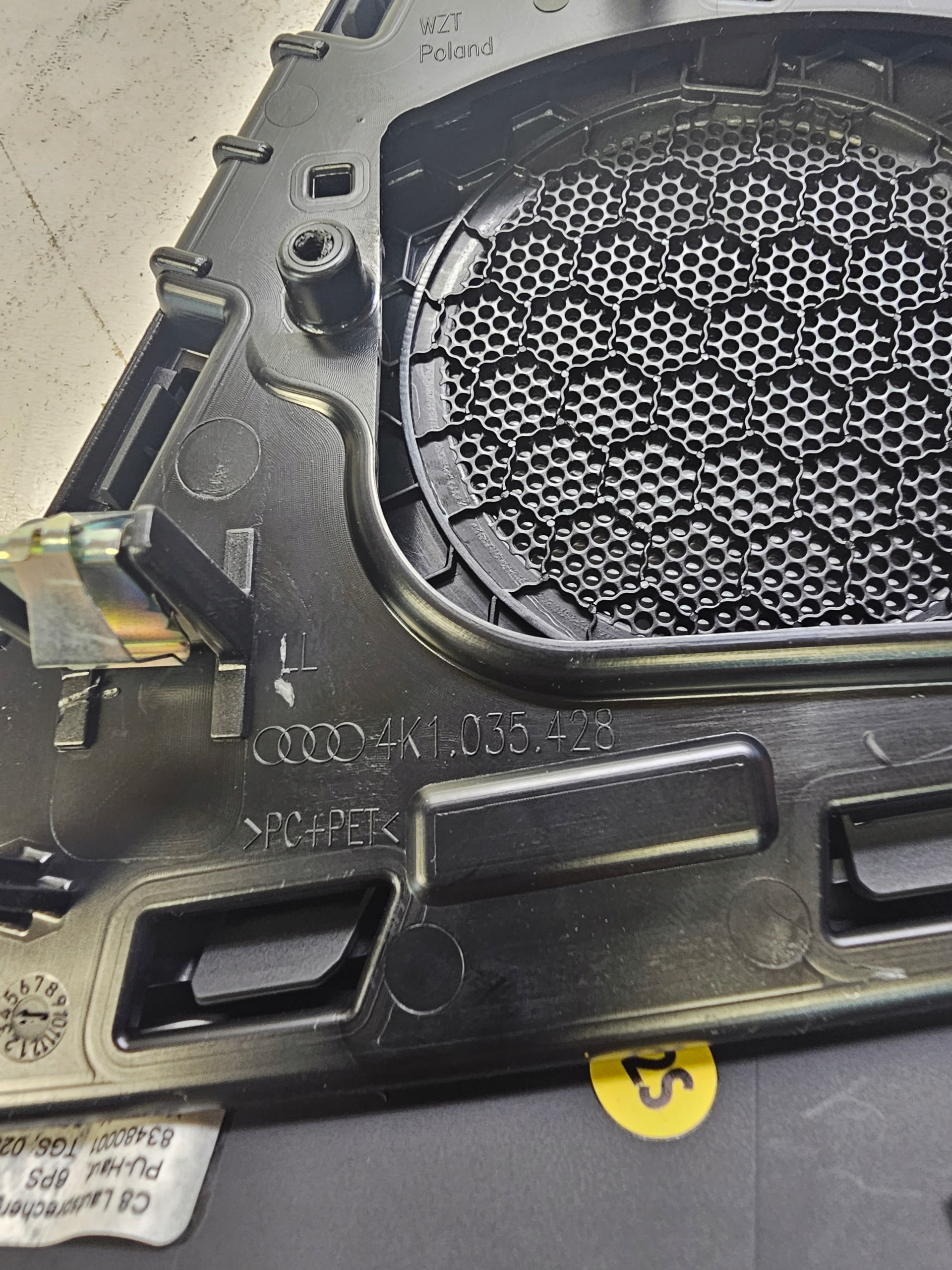 DE COUVERTURE DU HAUT PARLEUR DU TABLEAU DE BORD AUDI A6 C8 4K1035428