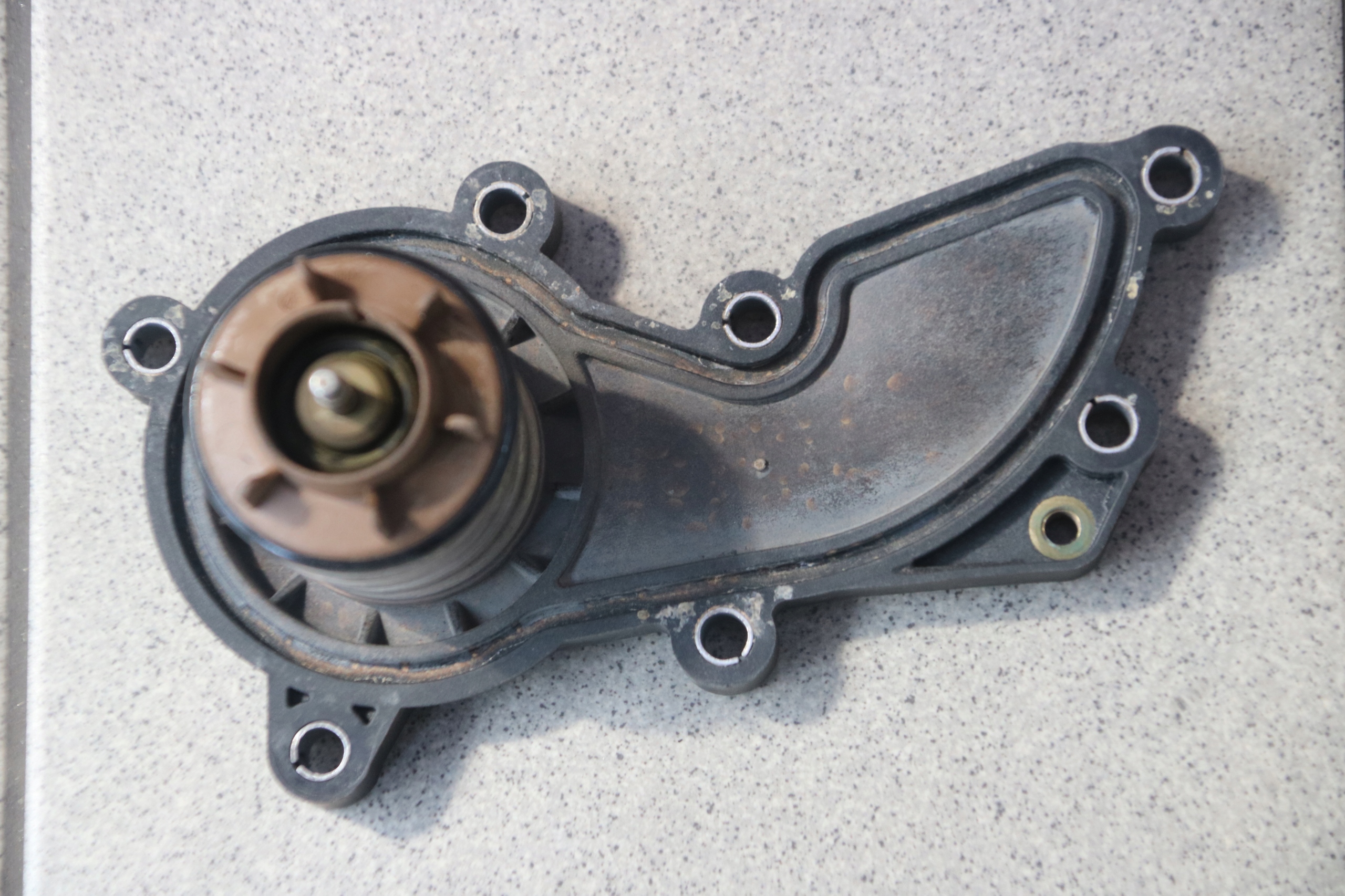 AUDI A8 D4 3,0 TFSI csomag TERMOSTATU 06E121111AS