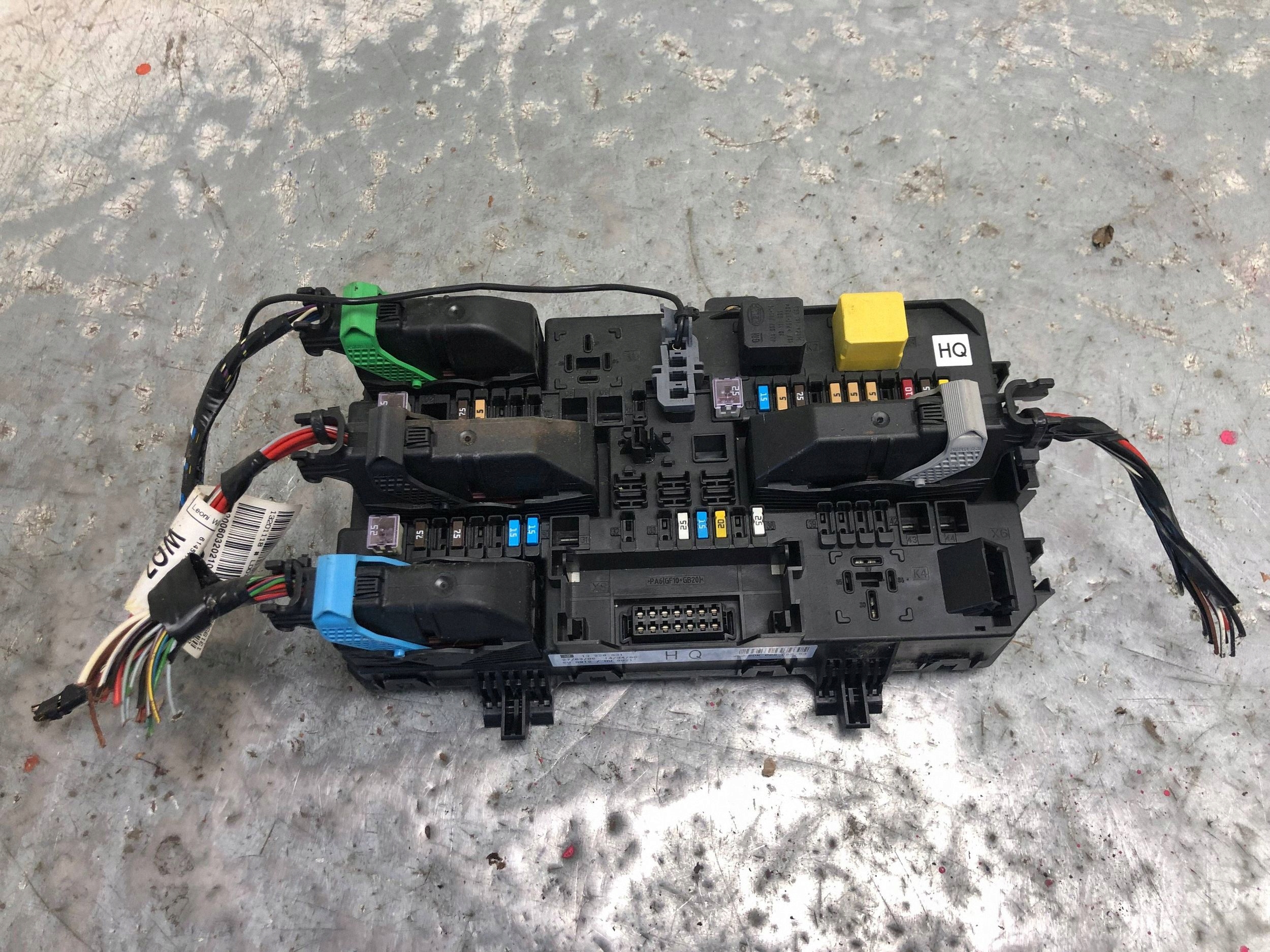 Module Module fusibles OPEL ASTRA H CABRIO 13220831