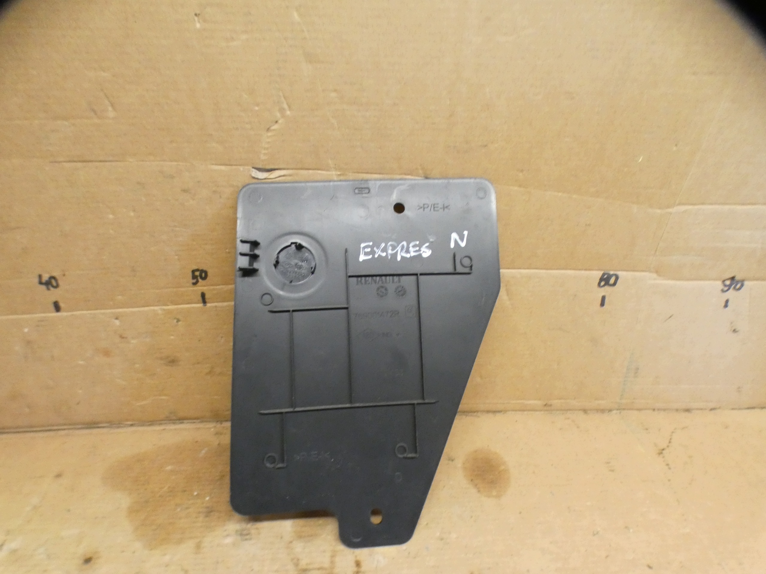 Couvercle plastikowej pokrywy Console Renault Express II