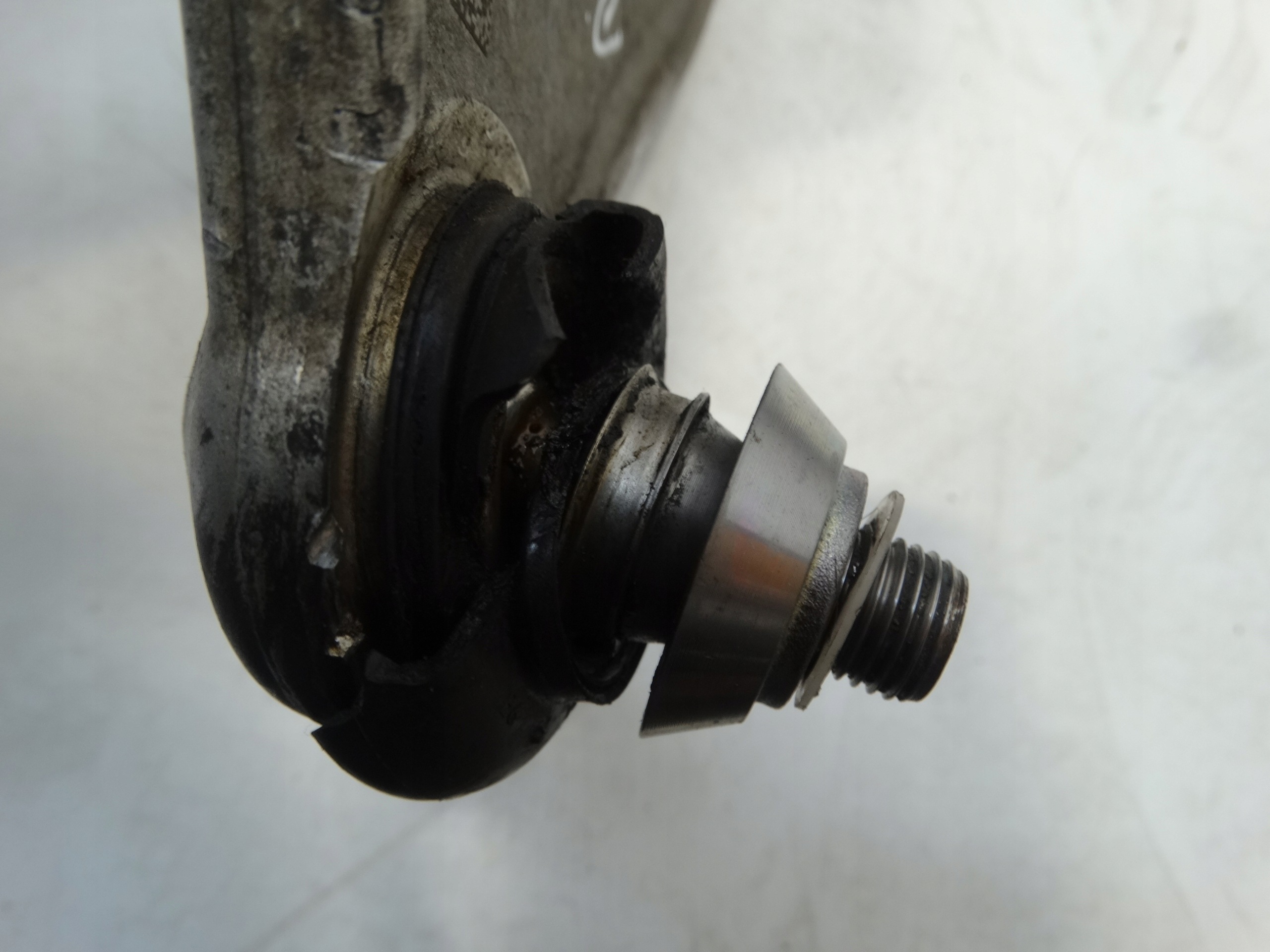 arm upper sususpension left front MERCEDES GLC 254 A214333