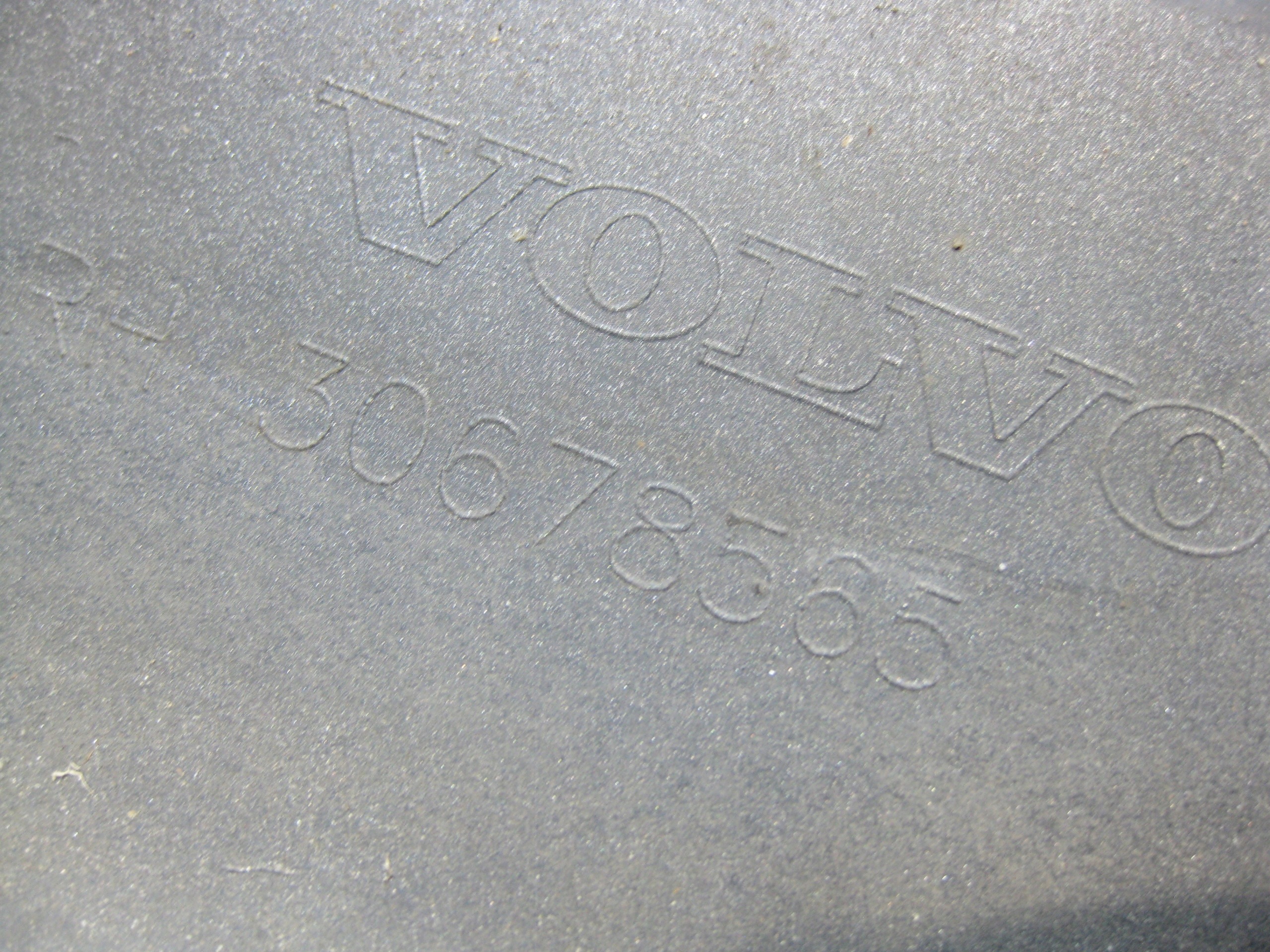 VOLVO V70 2.0 D 09R moulding cap threshold right 30678565
