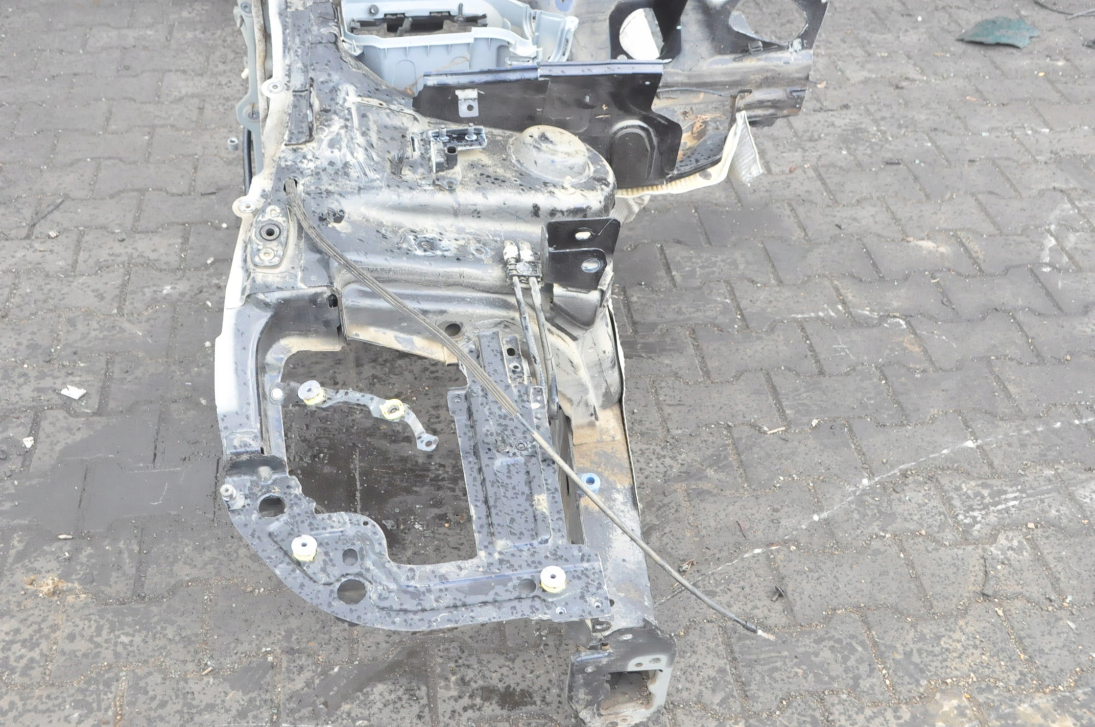 PORSCHE MACAN ĆWIARTKA PODŁUŻNICA PRAWA PRZÓD PRZEDNIA FARTUCH Producent części Porsche