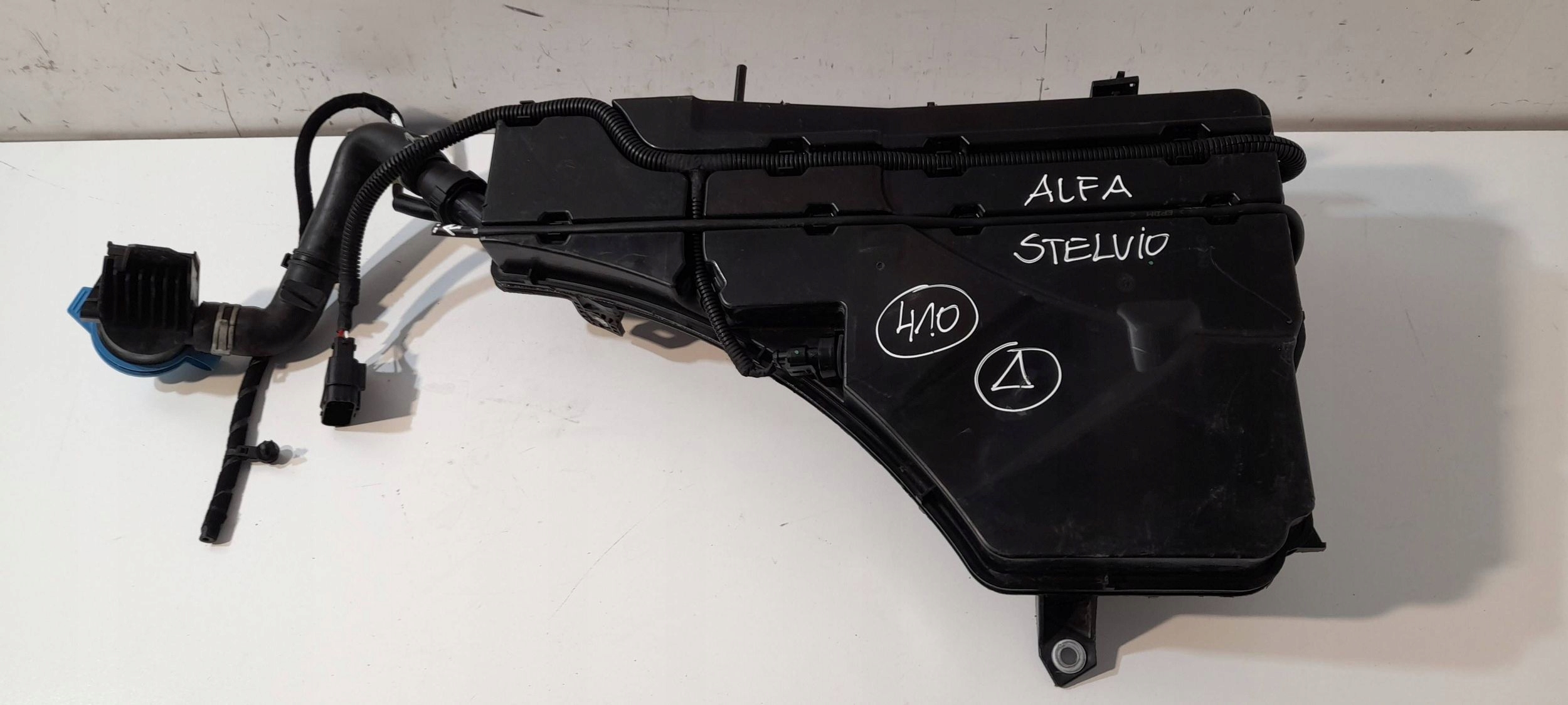 Alfa Romeo Stelvio tank washers windows przedniej 50556493
