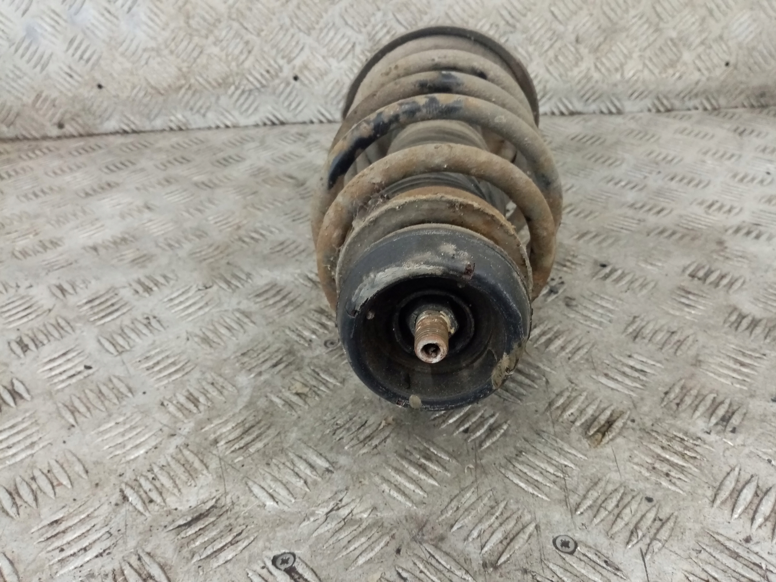 MCPERSON left front front VOLKSWAGEN NEW BEETLE