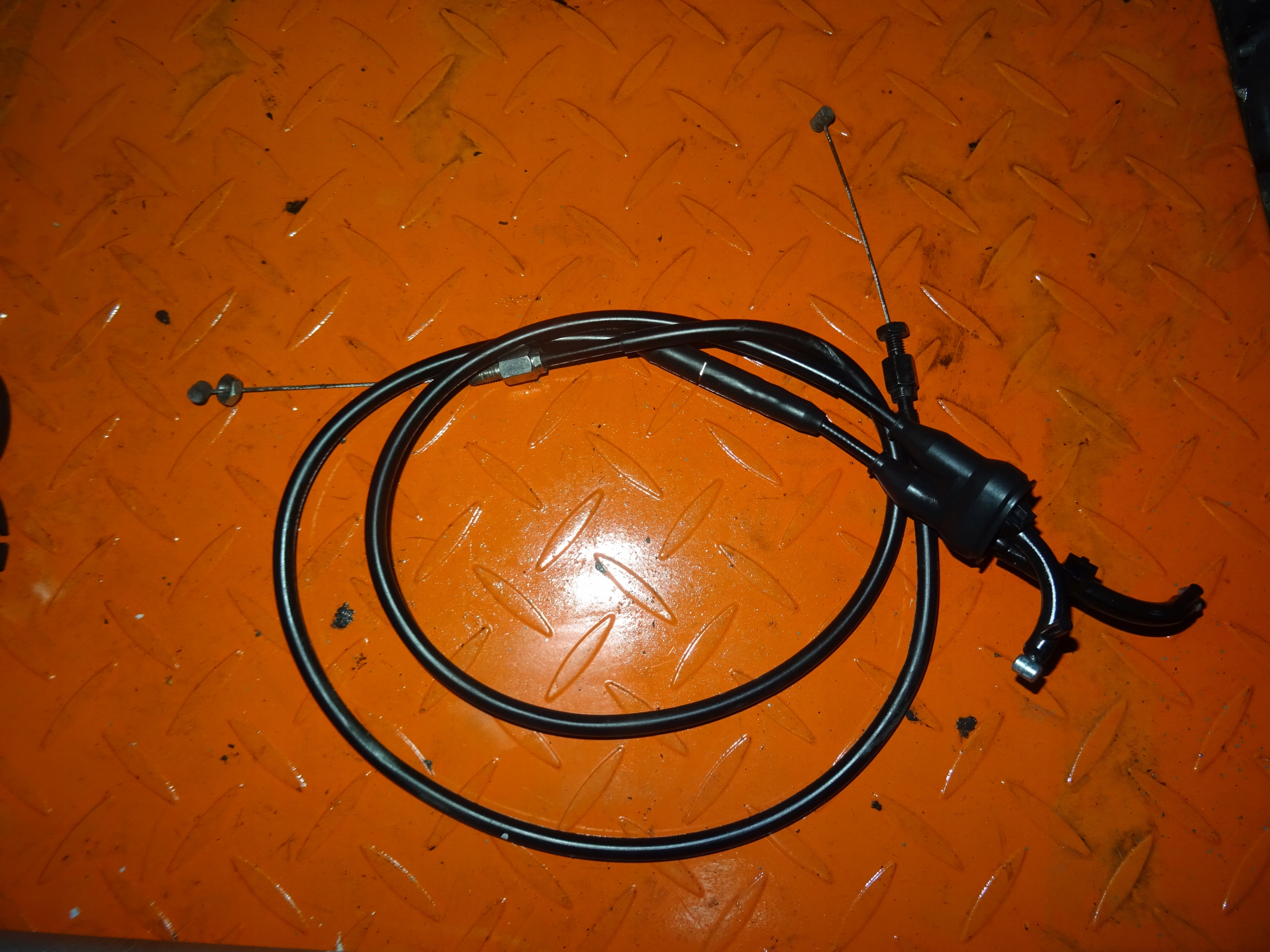 4316219211209 - YAMAHA MT 10 18R трос троси газу оригінал трос