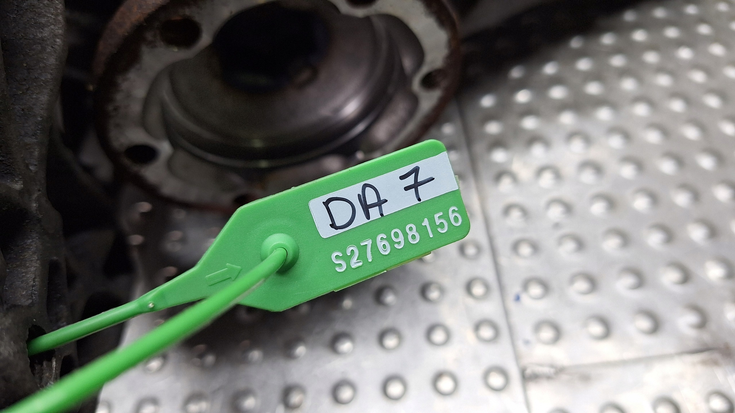 differential diff rear part 42:9 LLU 0BD500043K AUDI Q5 8R 2.0 TDI damaged holder