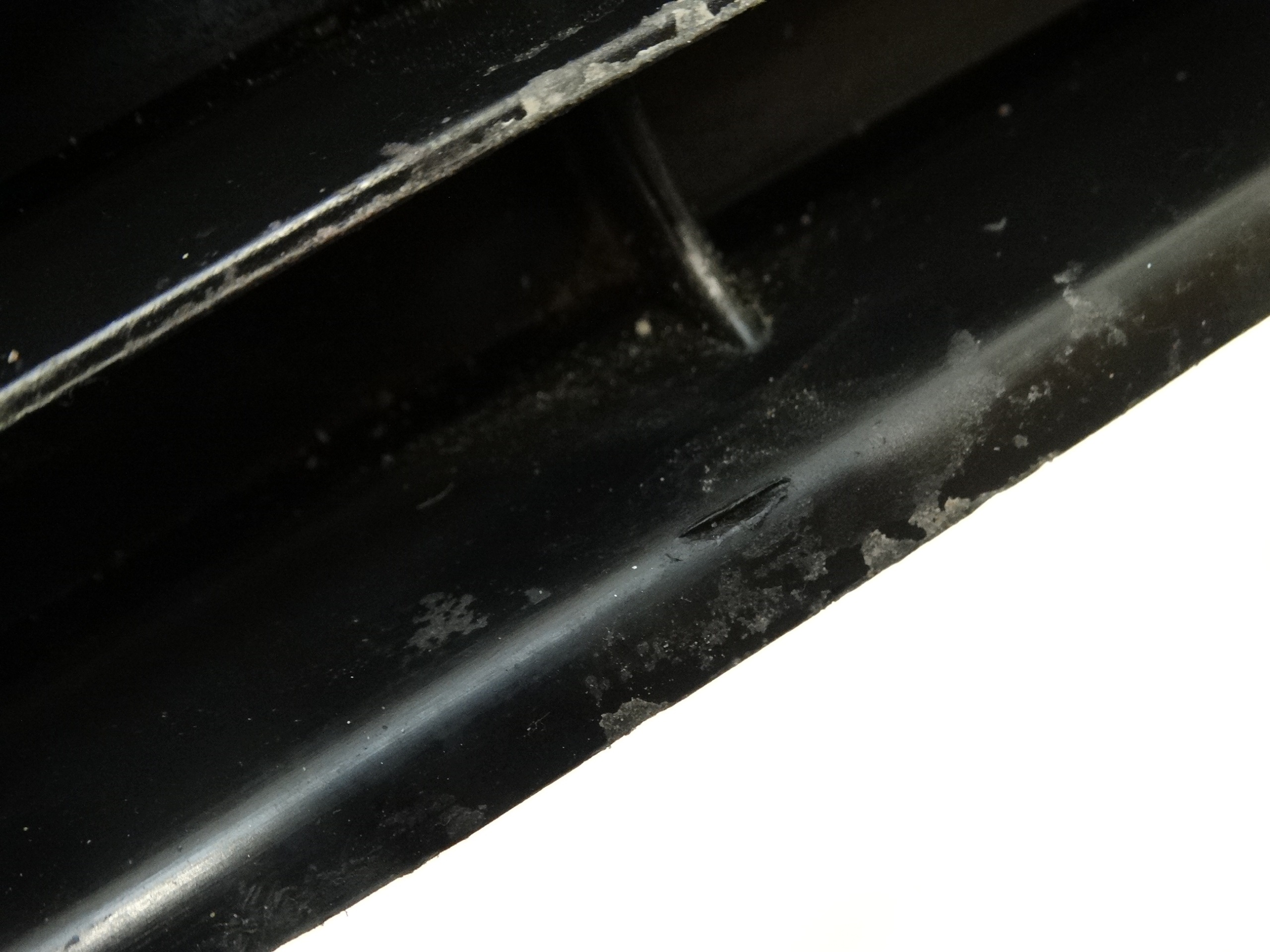 mřížka nárazníku střední předek AUDI A4 B5 8D0807683E