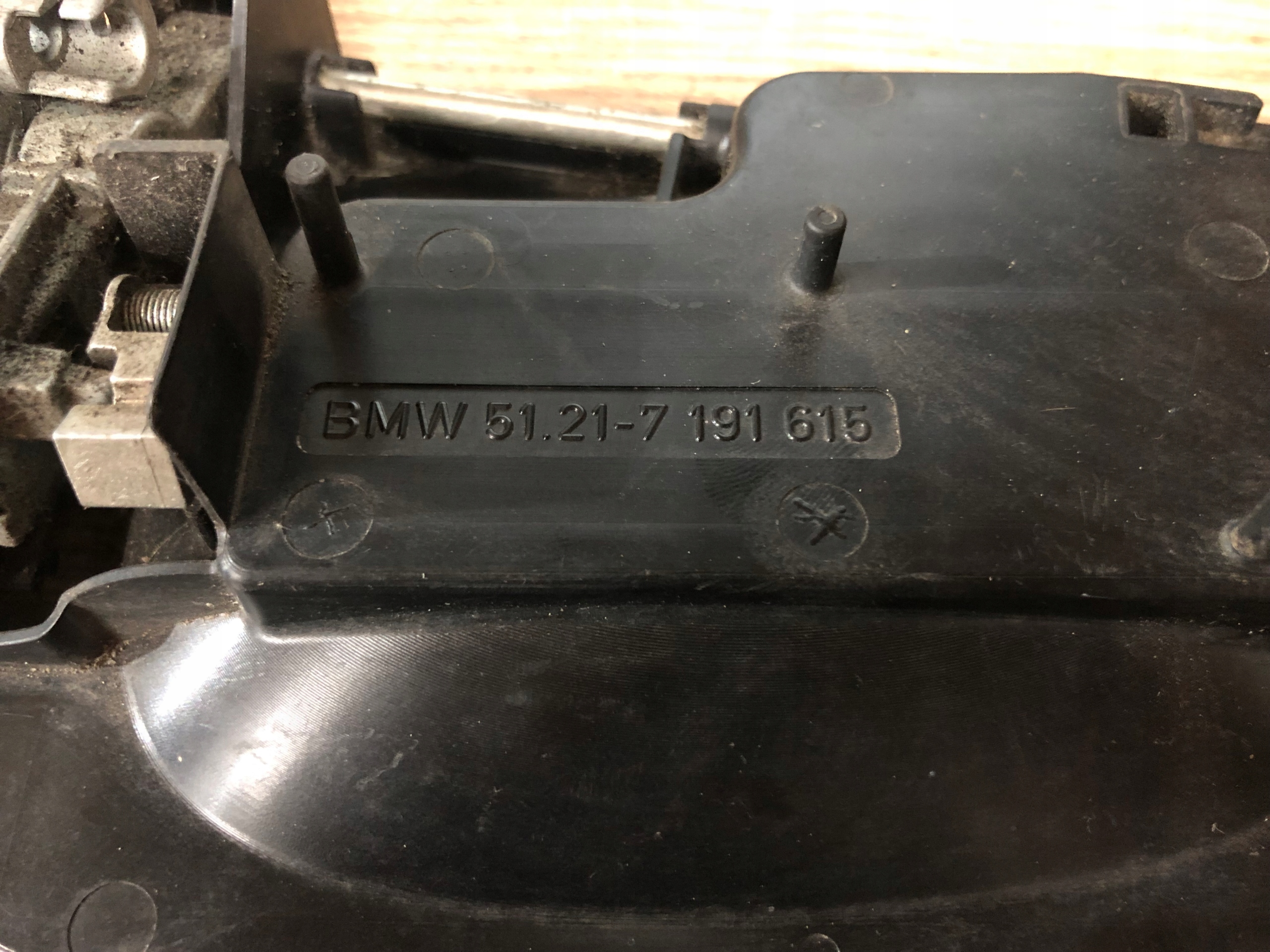 7191615 WKLADKA ZAMKA LEWGO BMW E60 E83 E90 Installation side Left front