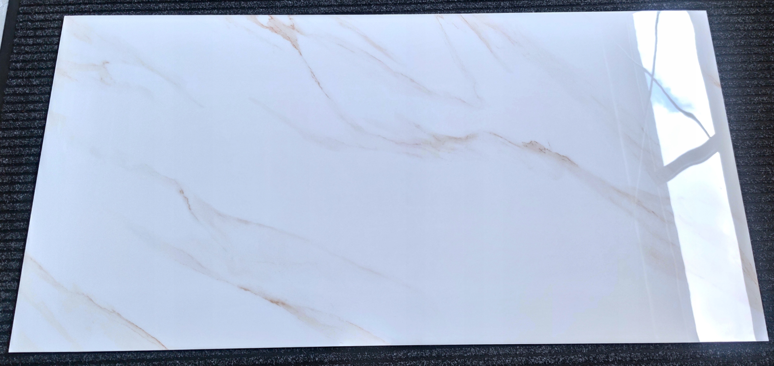 PŁYTKI PODŁOGOWE ŚCIENNE GRES POLER BIAŁY MARMUR ZŁOTA ŻYŁKA 60X120 GAT. 1 Kod producenta FM-MB 60X120