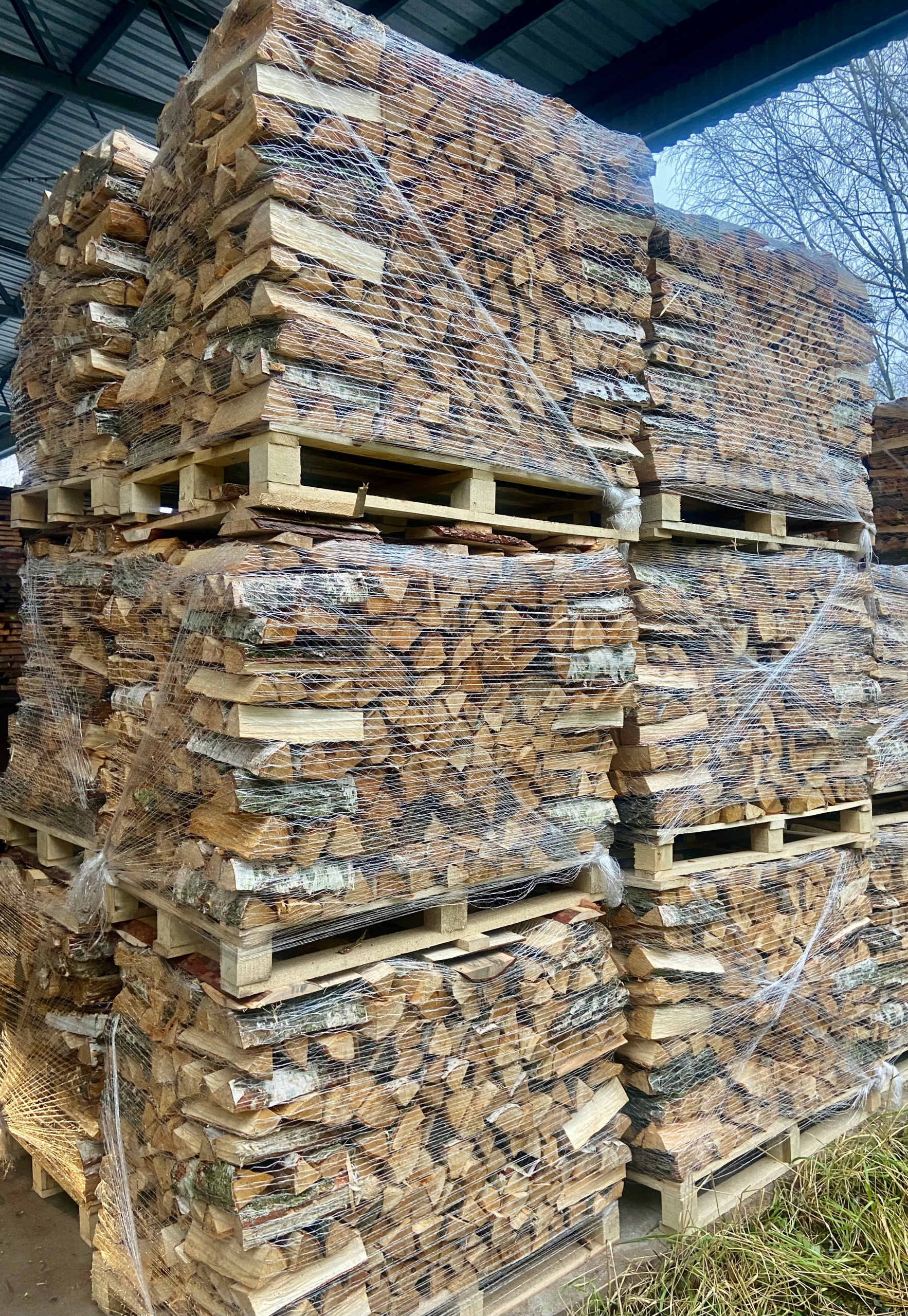 Drewno kominkowe do kominka i pieca wędzarni BUK paleta 1mp Kod producenta K-03