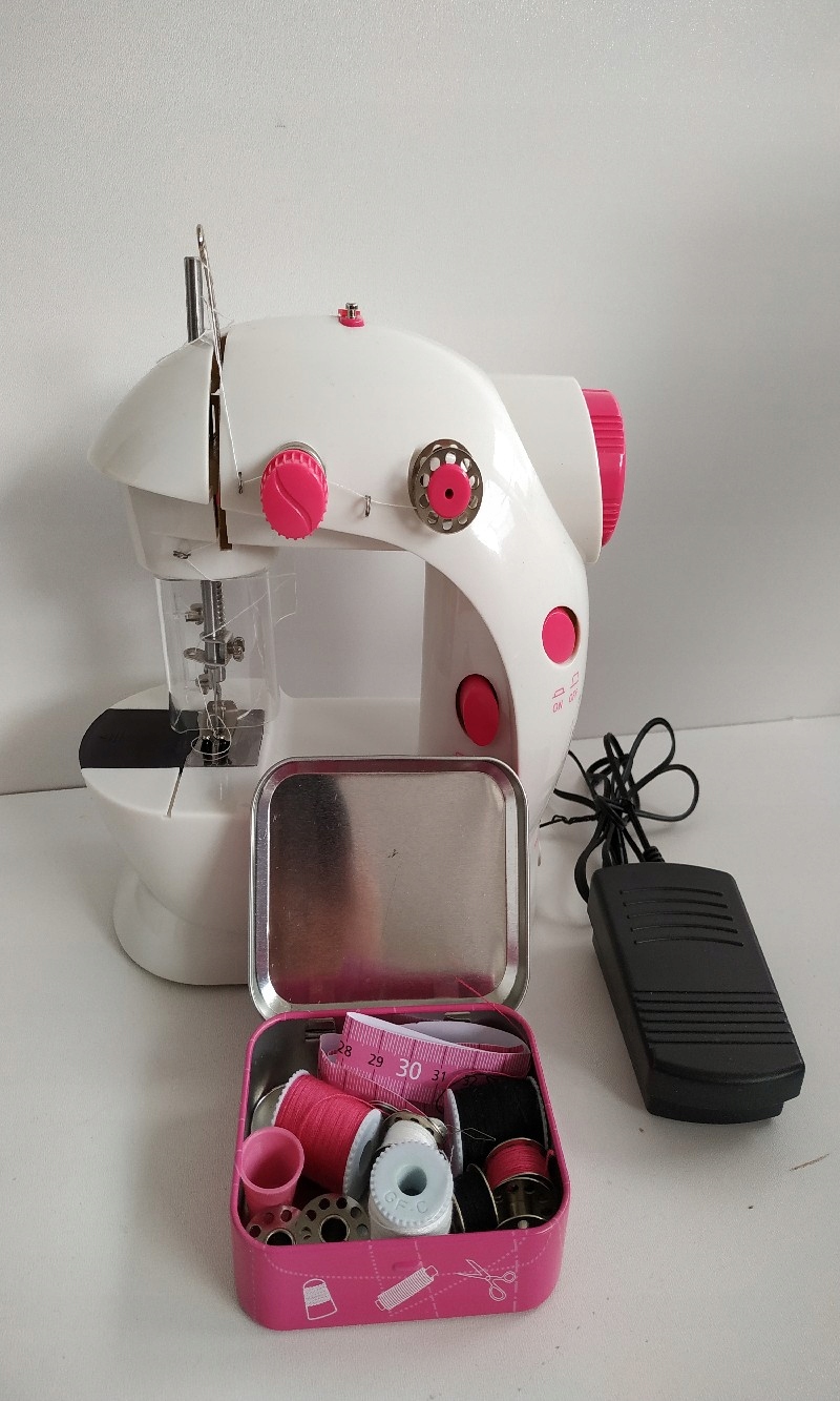 MASZYNA DO SZYCIA + AKCESORIA DZIECIĘCA THEO KLEIN EAN (GTIN) 4009847079015