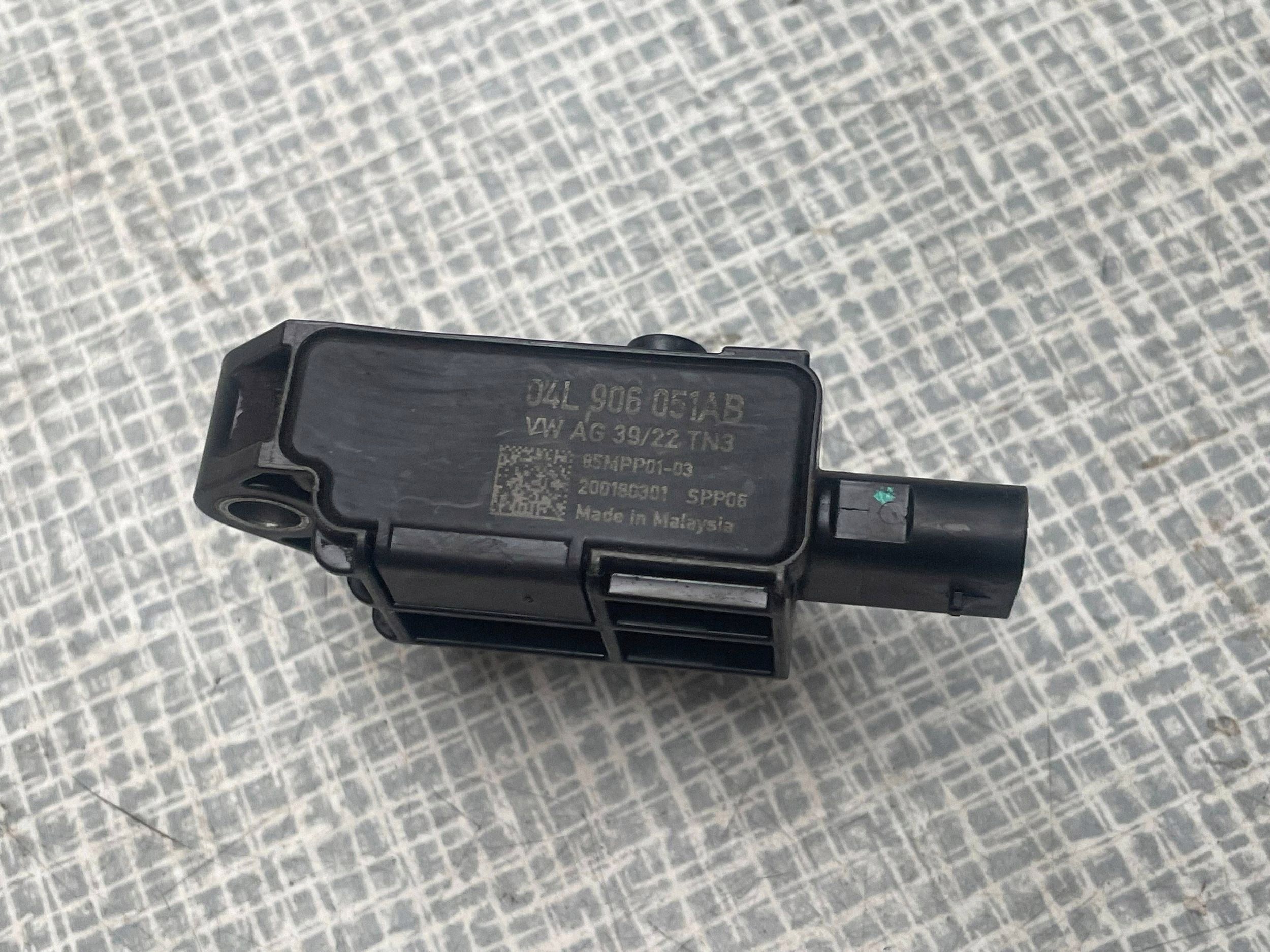 exhaust gas sensor VOLKSWAGEN TOURAN III 04L906051AB @A