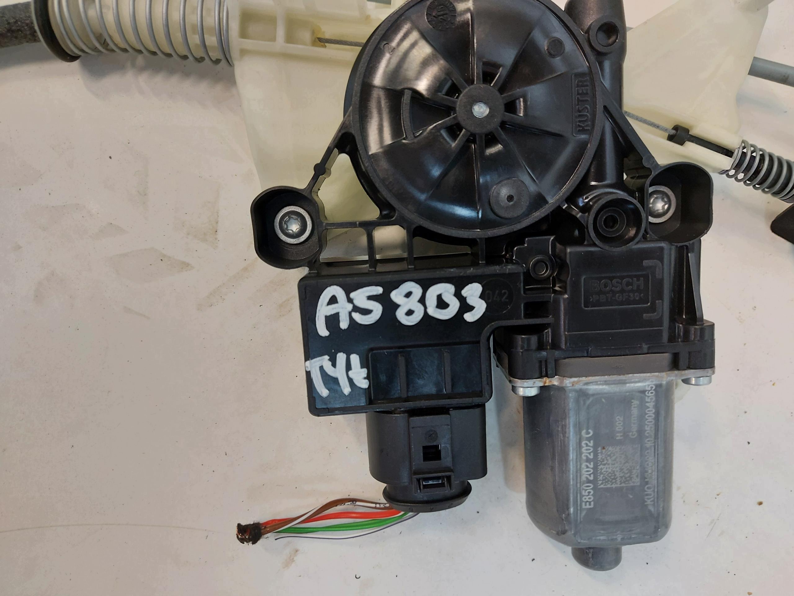 AUDI A5 8B3 B10 AVANT mechanism rolety boot 8B9863560