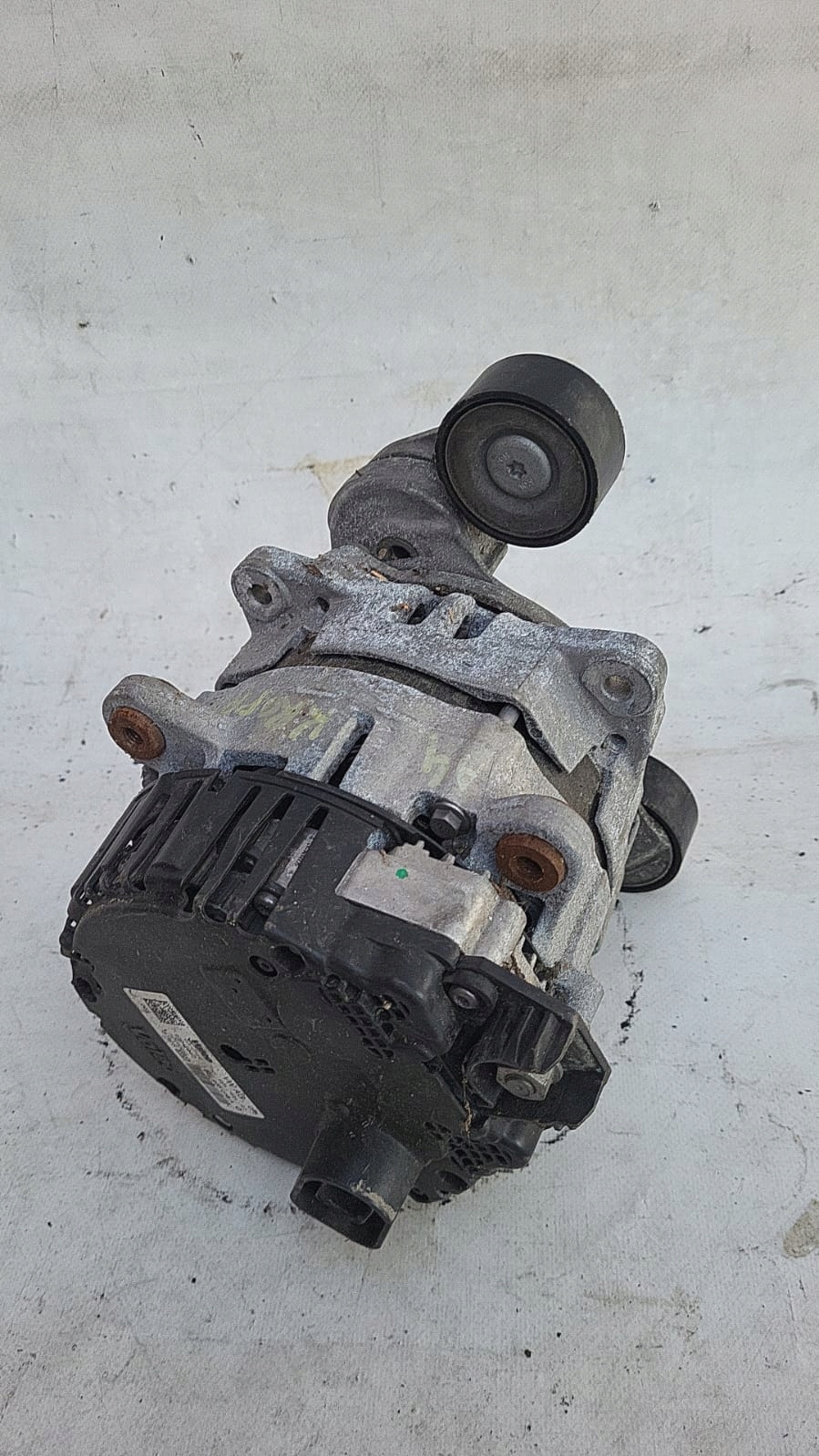 VW SKODA AUDI alternator 04L903018A