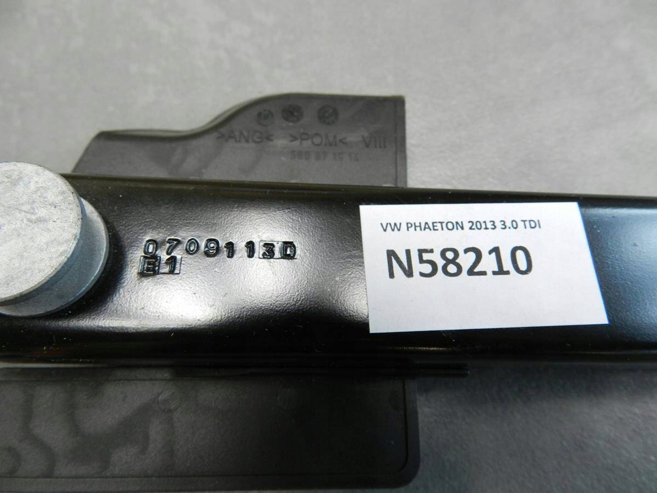 Volkswagen Phaeton REGULACJA supports 560973354D