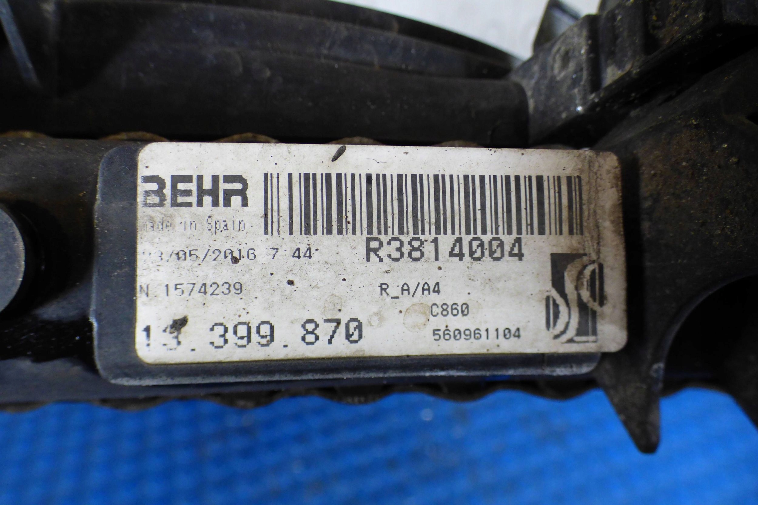 Opel Corsa E 1.4 B chladič vody ventilátor 13399870 39035154 originál