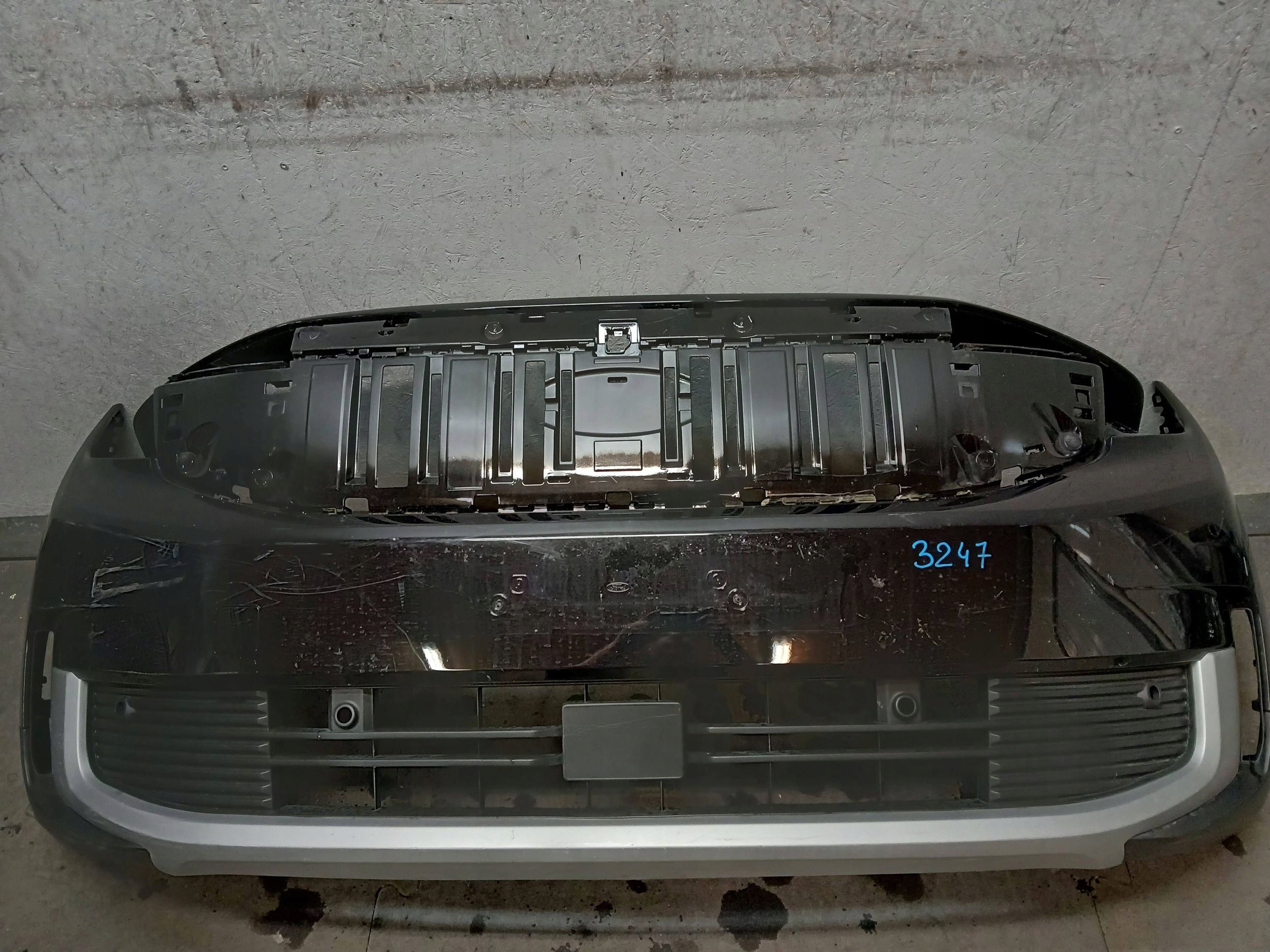 nárazník předek FORD EXPLORER VII 7 24